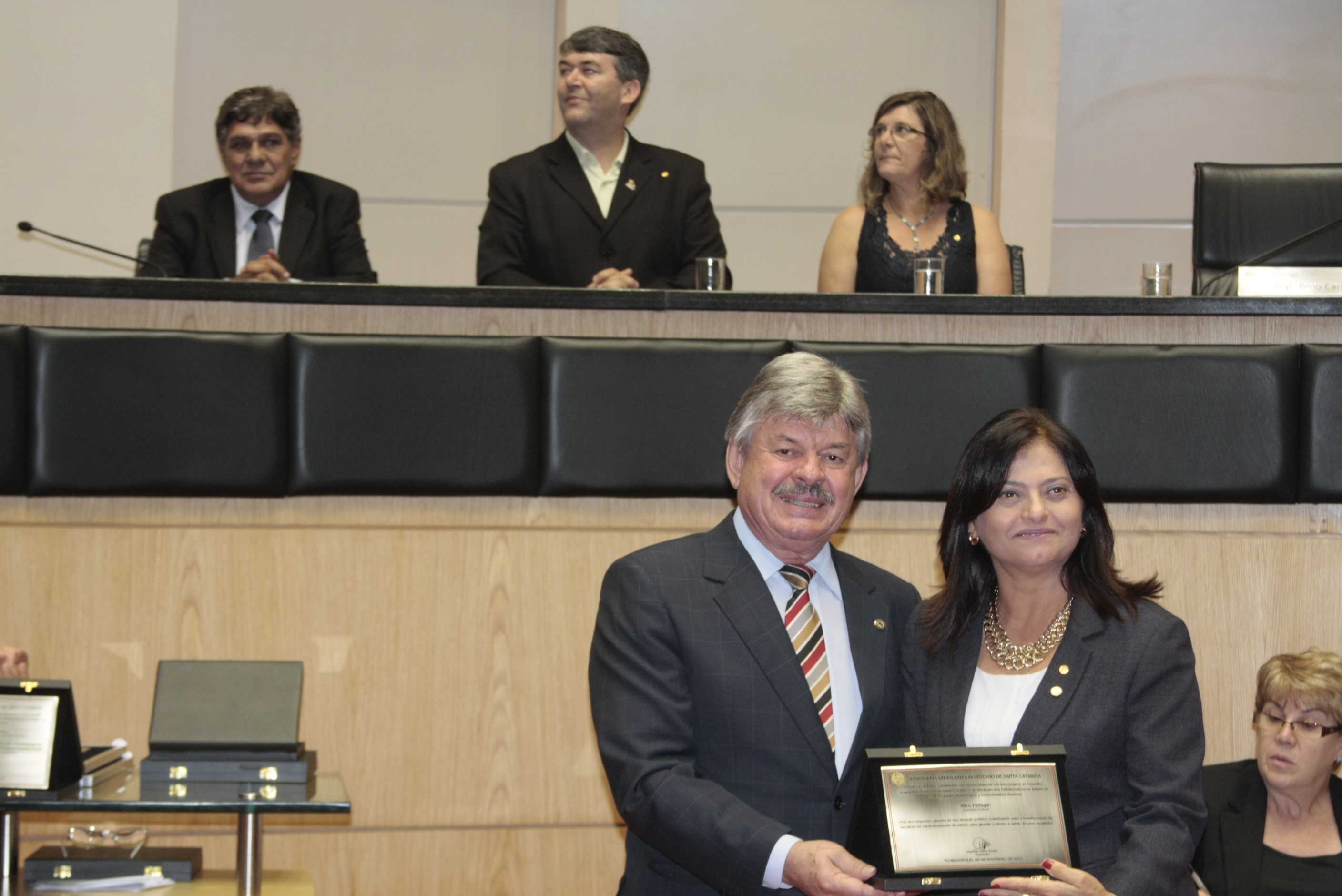 Sessão Especial em homenagem as personalidades e instituições que tem contribuído para a transformação da Farmácia em estabelecimento de saúde - Foto Fábio Queiroz