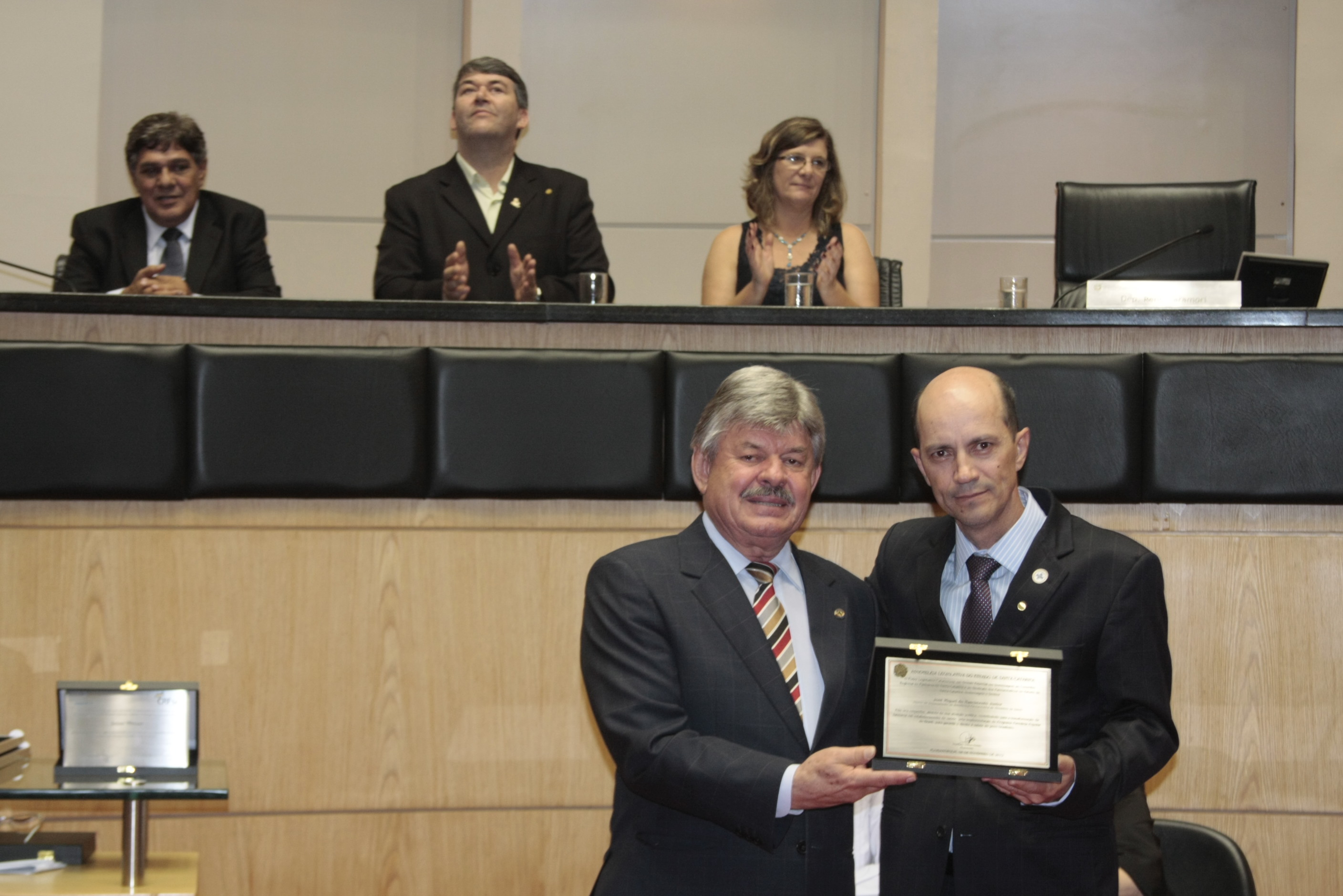 Sessão Especial em homenagem as personalidades e instituições que tem contribuído para a transformação da Farmácia em estabelecimento de saúde - Foto Fábio Queiroz