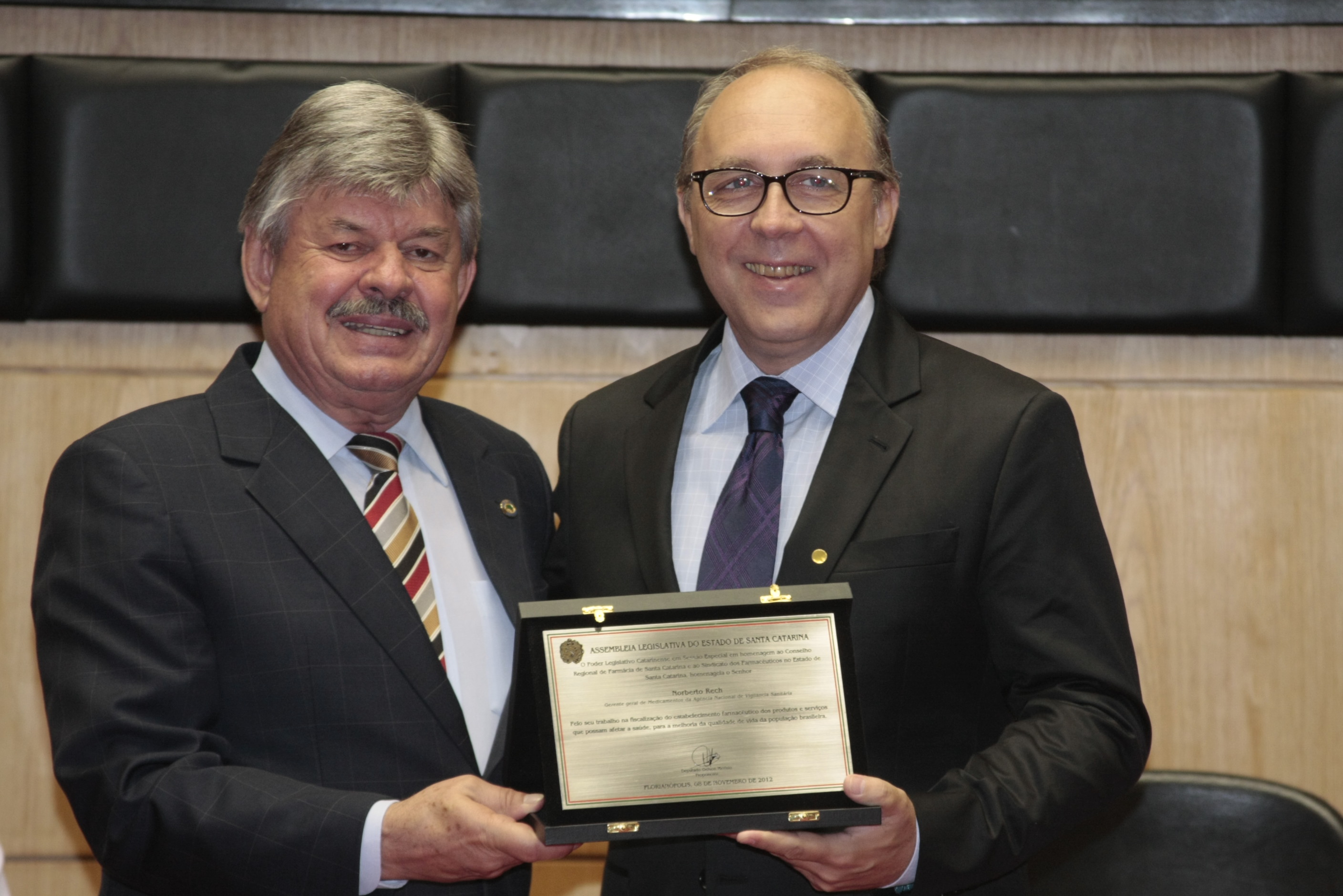 Sessão Especial em homenagem as personalidades e instituições que tem contribuído para a transformação da Farmácia em estabelecimento de saúde - Foto Fábio Queiroz