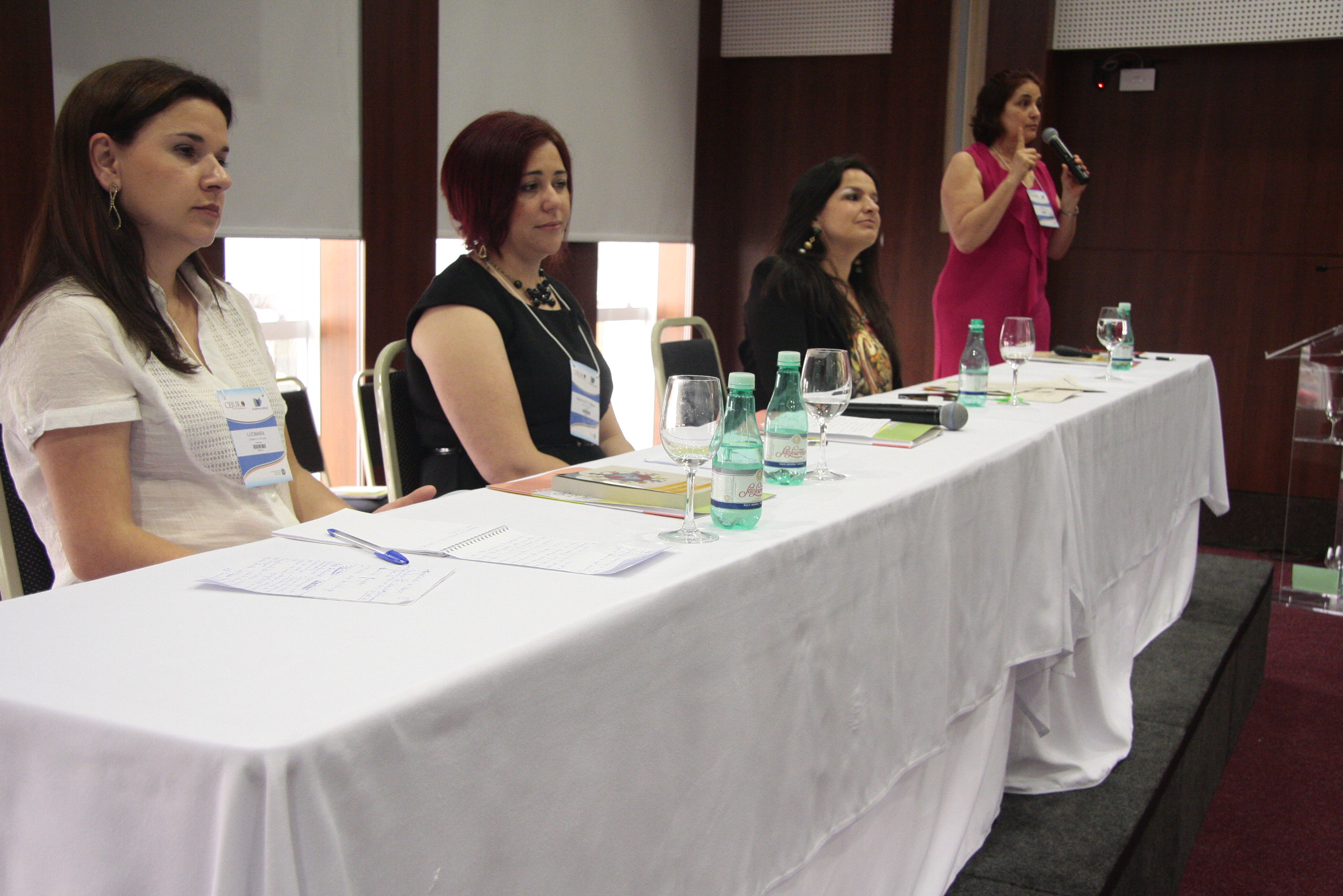 Mesa Redonda: O Acolhimento Institucional na Interface com os Grupos de Estudos e Apoio à Adoção.  Foto: Miriam Zomer