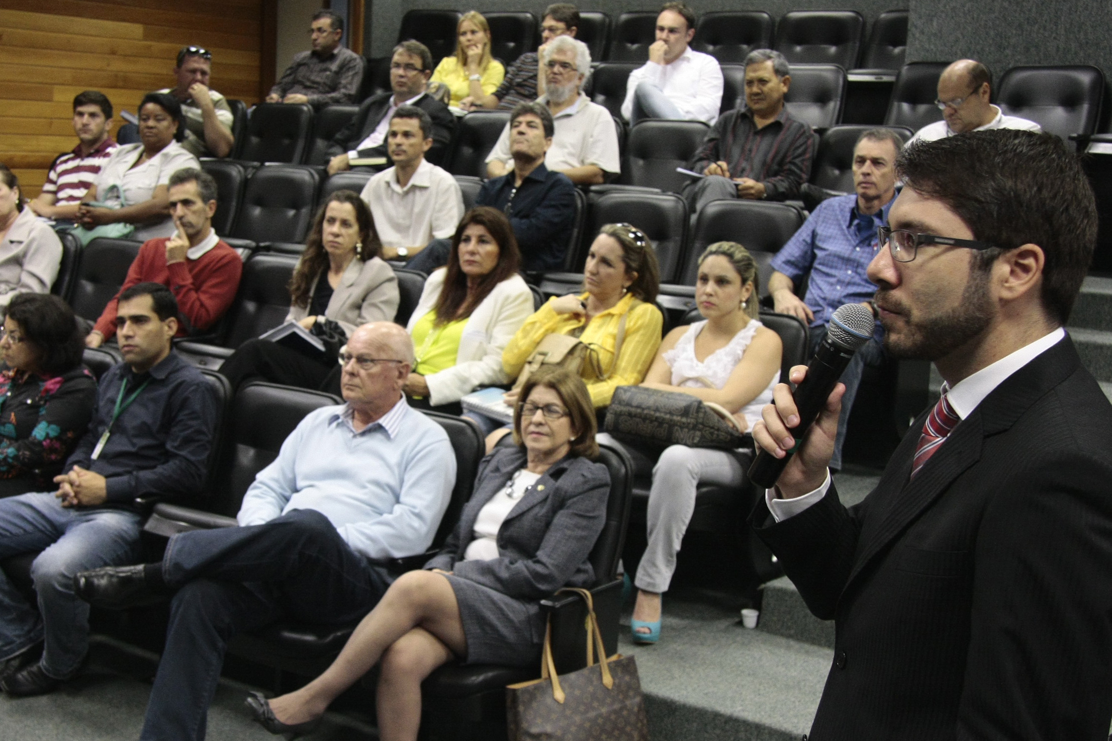 Apresentação de programas Habitacionais da COHAB/SC.  Foto: Miriam Zomer