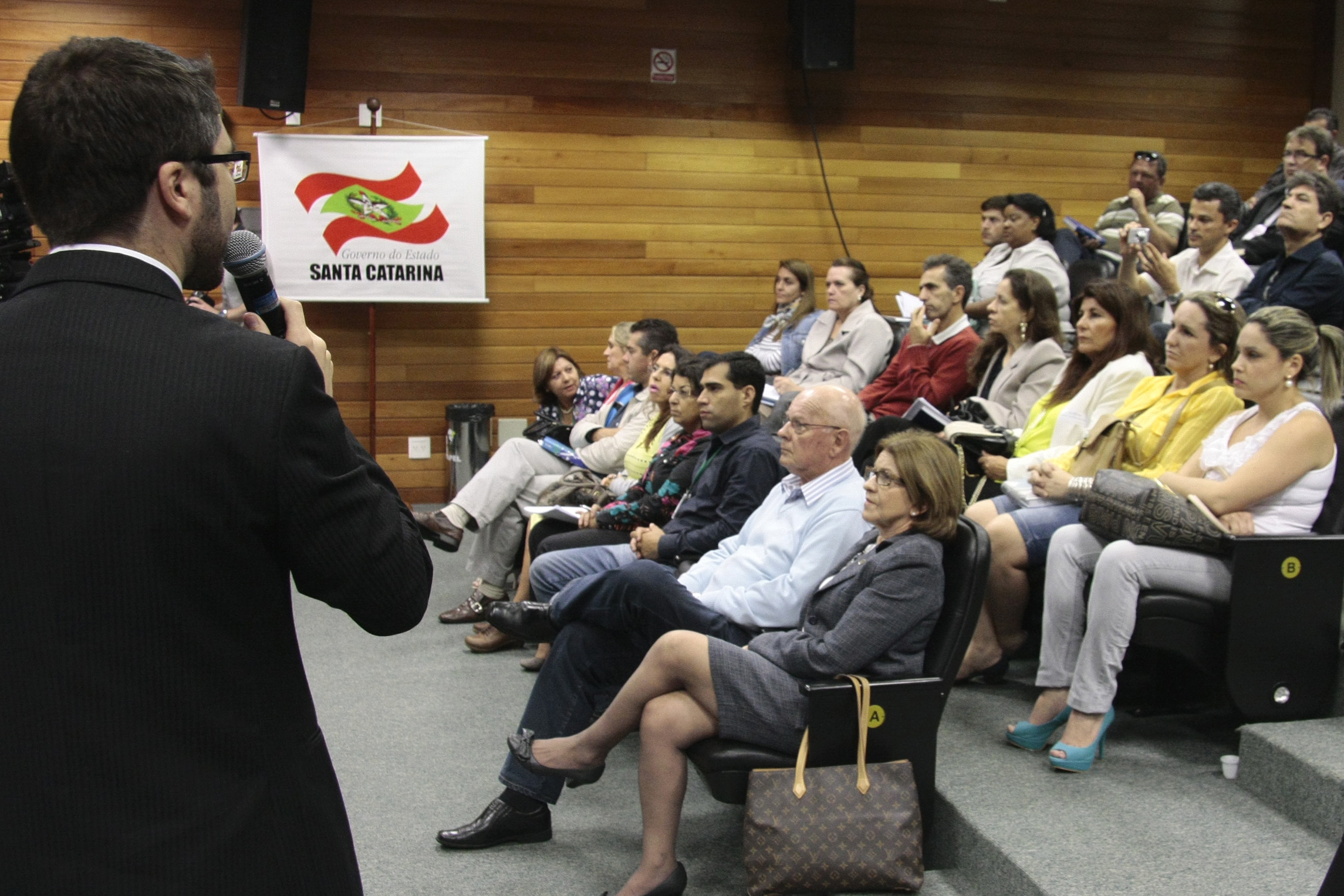Apresentação de programas Habitacionais da COHAB/SC