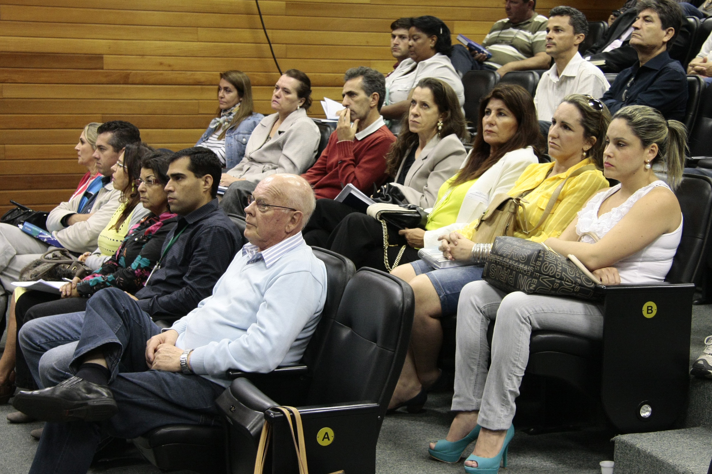 Apresentação de programas Habitacionais da COHAB/SC.  Foto: Miriam Zomer