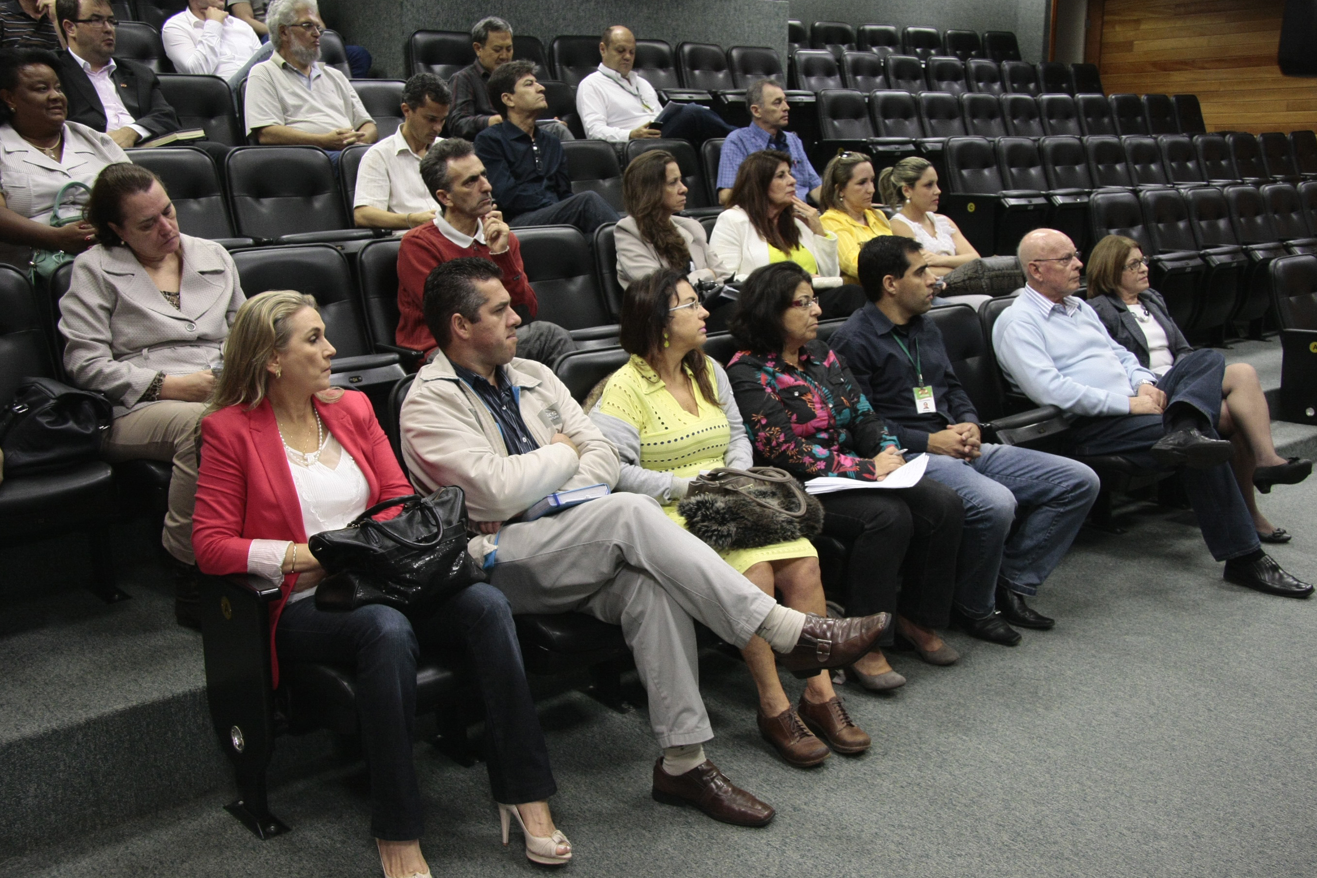 Apresentação de programas Habitacionais da COHAB/SC.  Foto: Miriam Zomer