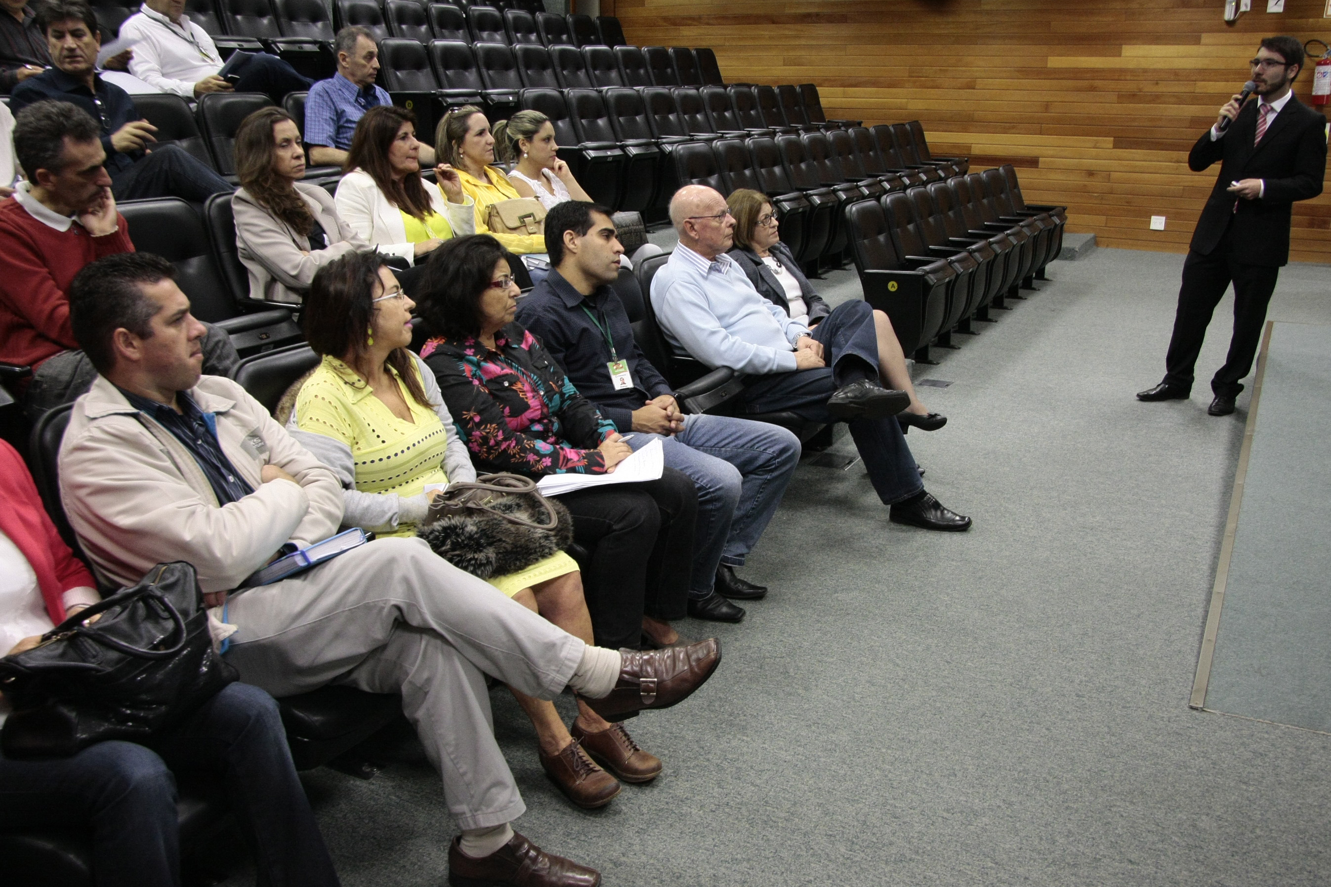Apresentação de programas Habitacionais da COHAB/SC.  Foto: Miriam Zomer