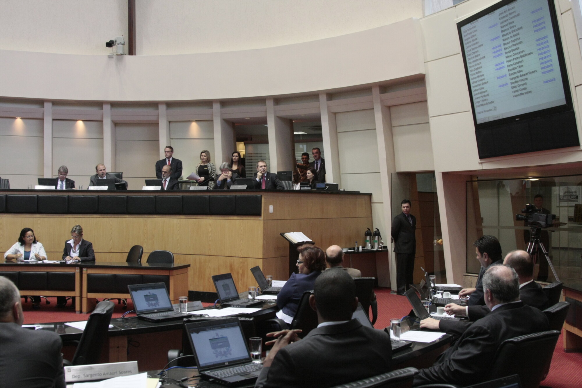 Deputados sugerem moção em solidariedade às forças policiais do Estado