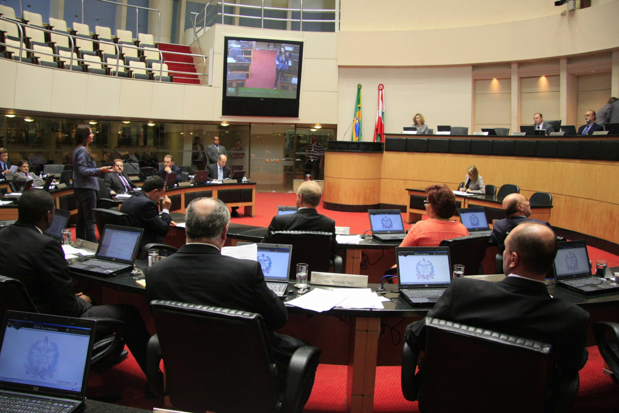 Parlamentares comentam onda de ataques em Santa Catarina