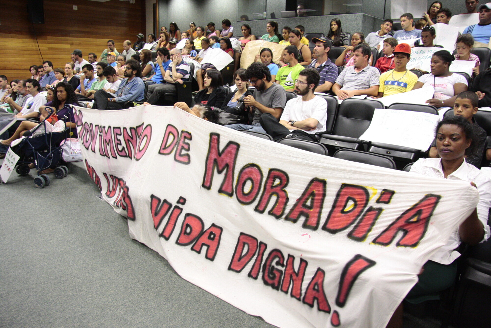 Parlamento discute situação de famílias acampadas em área na Grande Florianópolis