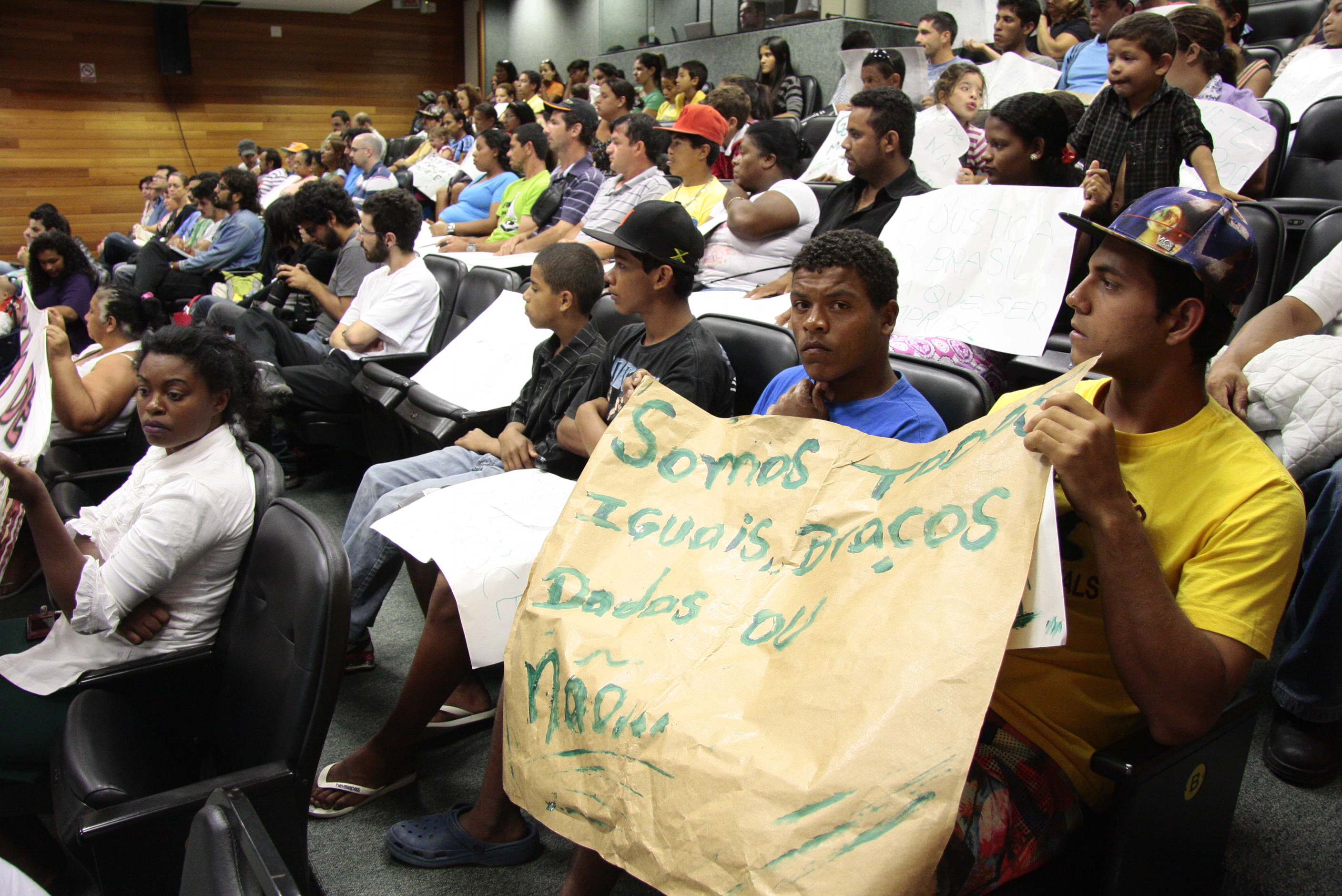 Audiência Pública sobre as Condições de moradia de duzentas famílias em situação de vulnerabilidade social na comunidade Jardim Zanelatto. Foto: Miriam Zomer