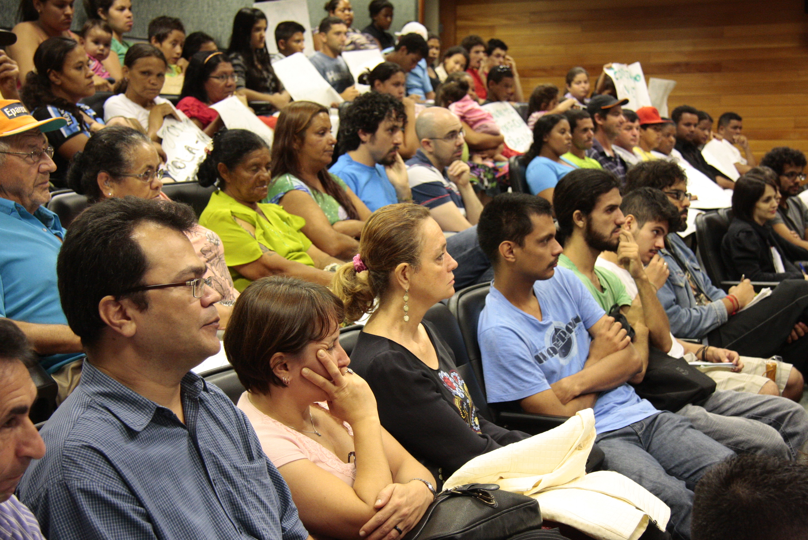 Audiência Pública sobre as Condições de moradia de duzentas famílias em situação de vulnerabilidade social na comunidade Jardim Zanelatto. Foto: Miriam Zomer