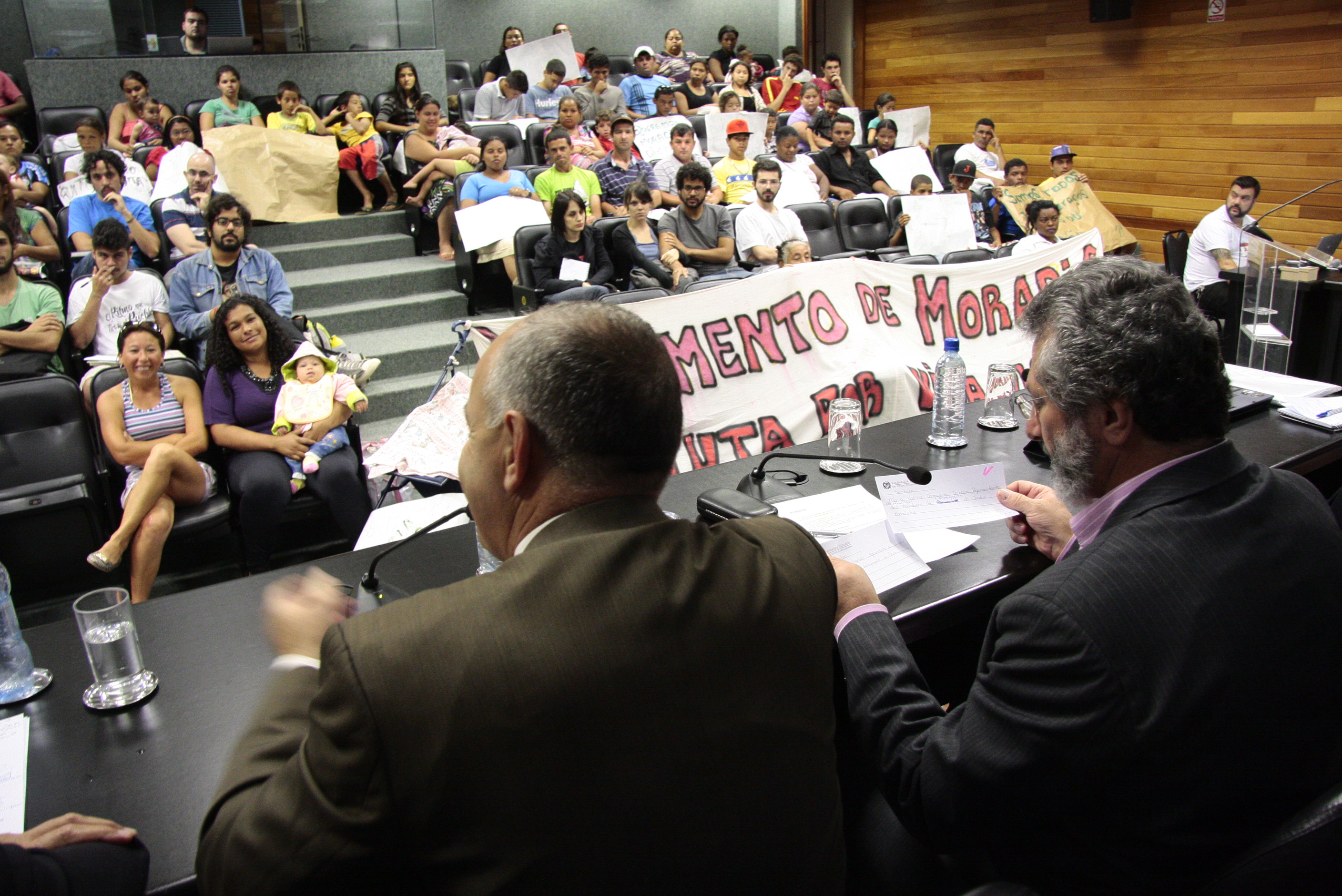 Audiência Pública sobre as Condições de moradia de duzentas famílias em situação de vulnerabilidade social na comunidade Jardim Zanelatto. Foto: Miriam Zomer