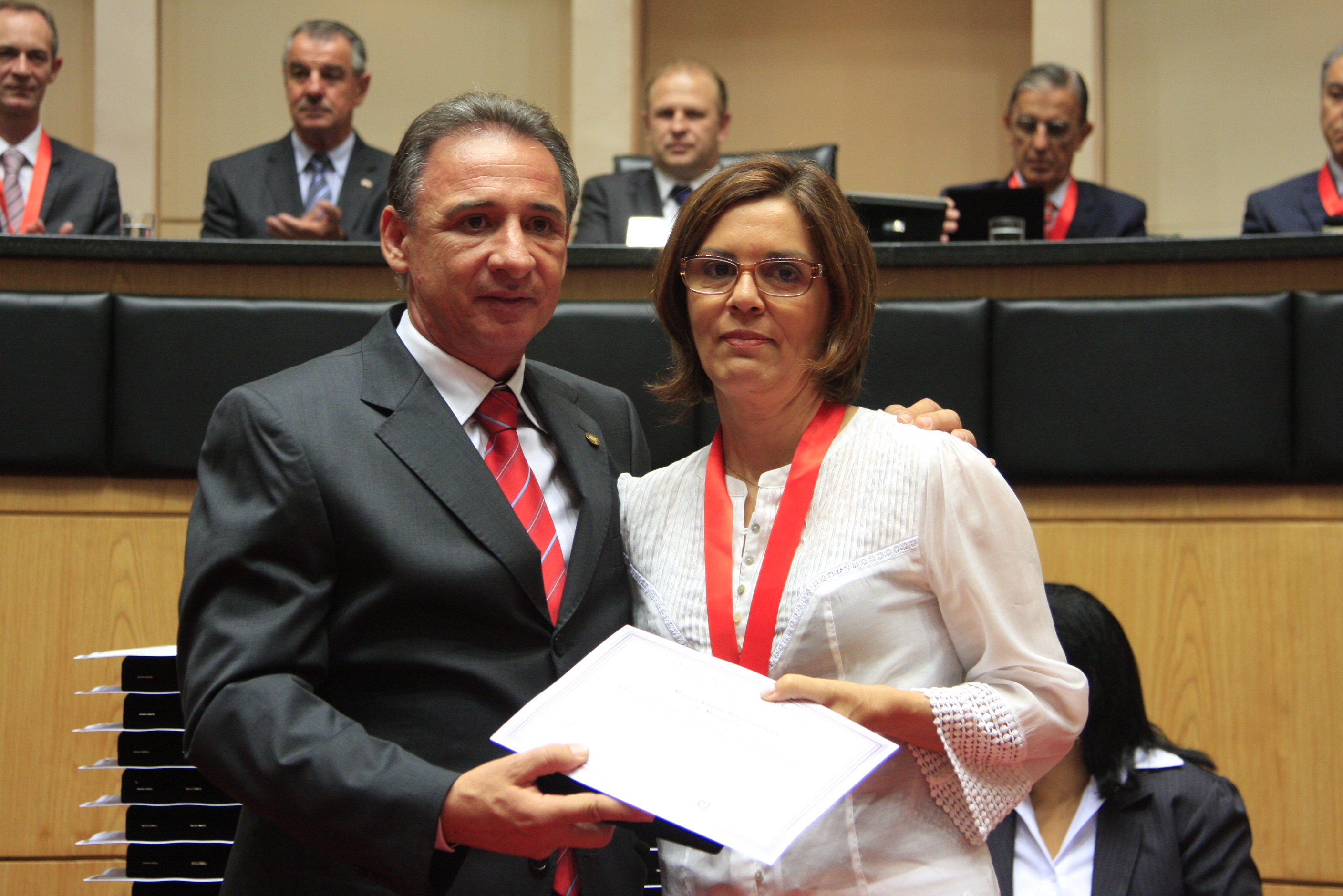 Sessão Solene da Comenda do Legislativo. Deputado  Dóia Guglielmi homenageia Manoel Antônio Bertoncini Silva (in memorian). Foto: Lucas Gabriel Diniz
