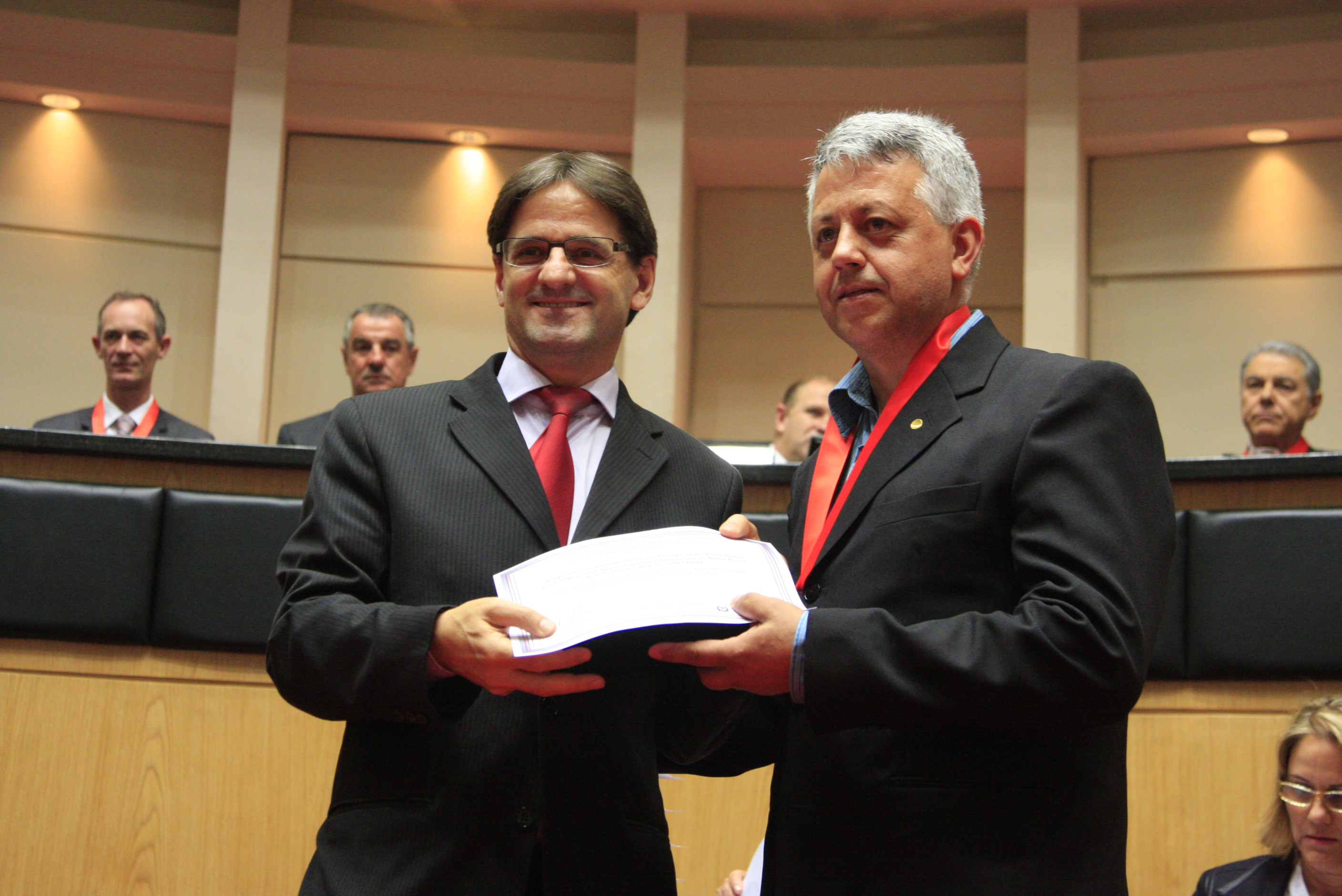 Sessão Solene da Comenda do Legislativo. Deputado  Neodi Saretta homenageia  Sindicato dos Trabalhadores nas Indústrias de Alimentação, em Cooperativas, Agroindustriais e Industriais no Meio Rural de Concórdia e Região (Sintrial). Foto: Lucas Gabriel Diniz