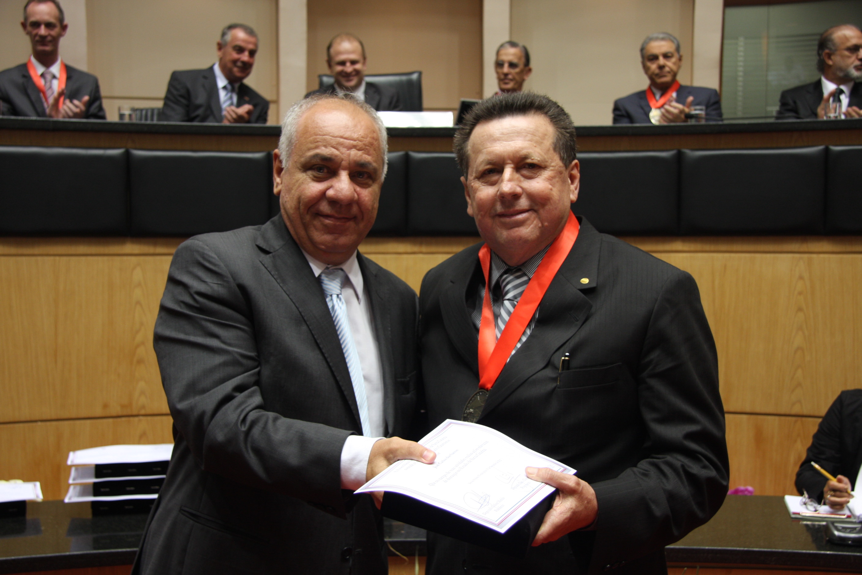 Sessão Solene da Comenda do Legislativo. Deputado Dado Cherem homenageia José Carlos dos Santos. Foto: Solon Soares