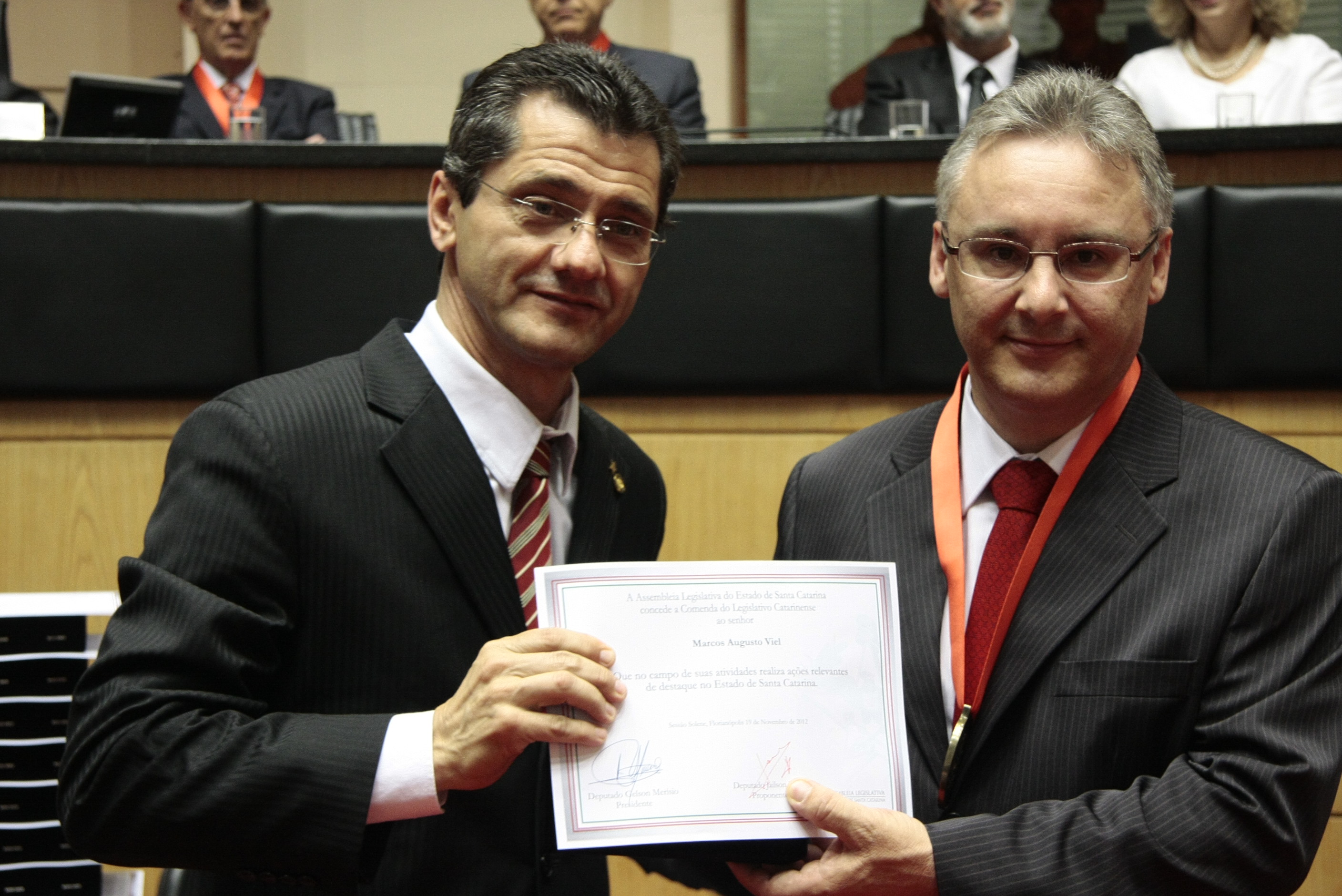Sessão Solene da Comenda do Legislativo. Deputado  Jailson Lima homenageia Marcos Augusto Viel. Foto: Solon Soares
