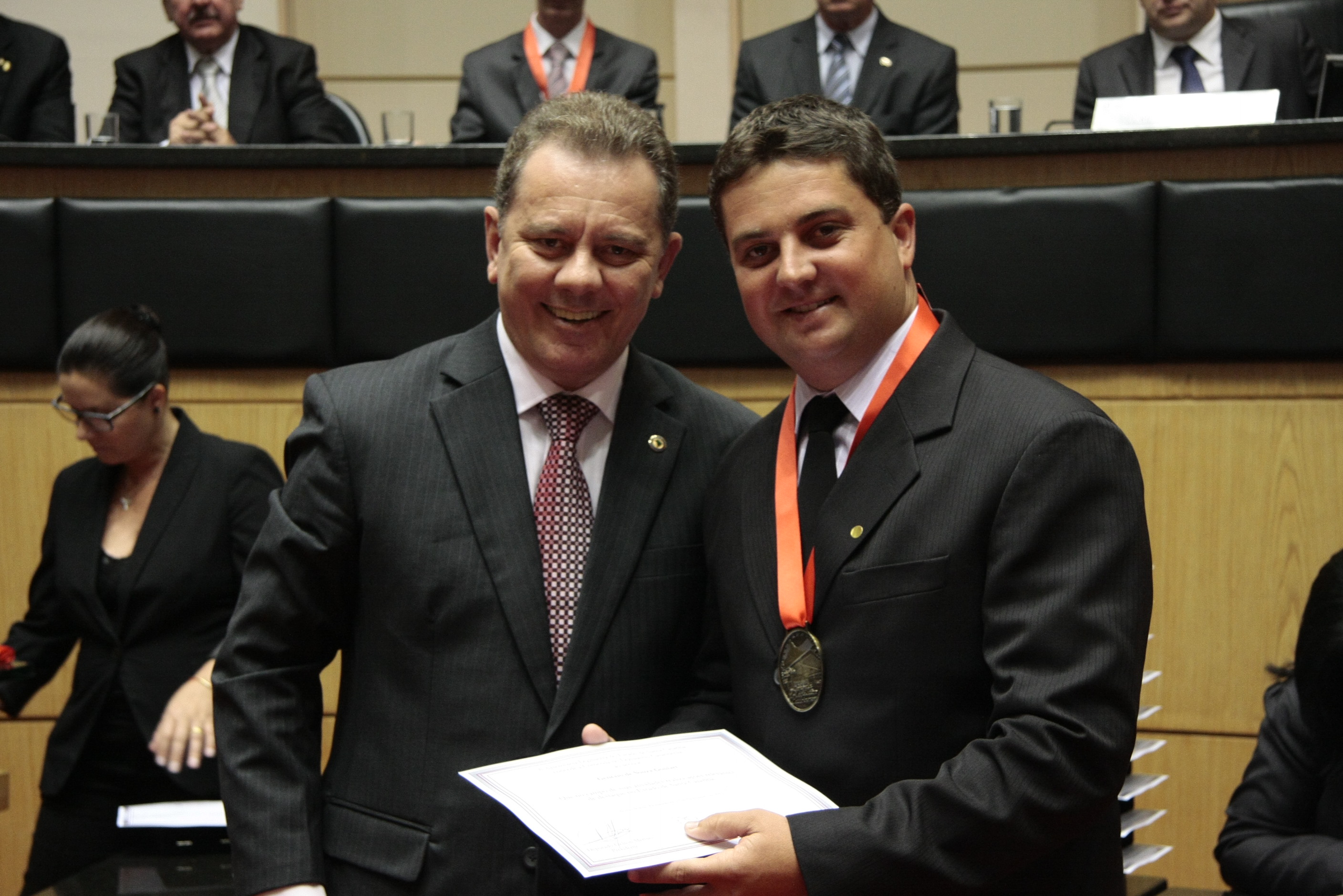 Sessão Solene da Comenda do Legislativo. Deputado  Joares Ponticelli homenageia Genésio de Souza Goulart. Foto: Solon Soares