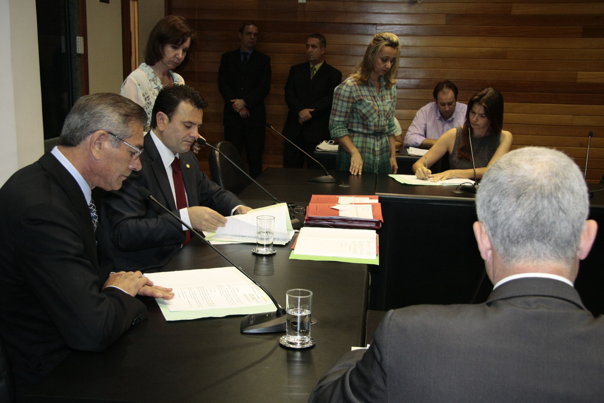 Projeto dispensa autenticação de documentos pessoais para administração pública