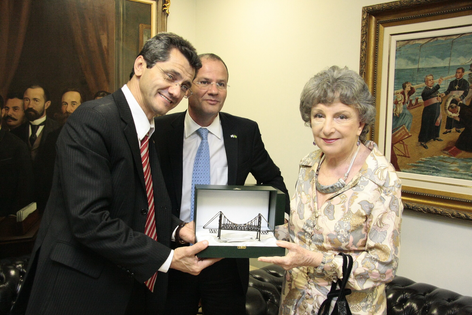 Cônsul-geral de Israel visita Parlamento catarinense