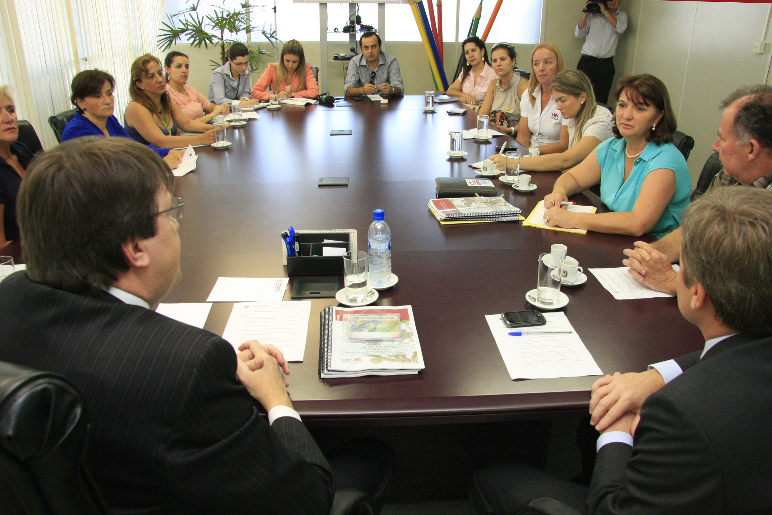 Reunião na Secretaria de Educação