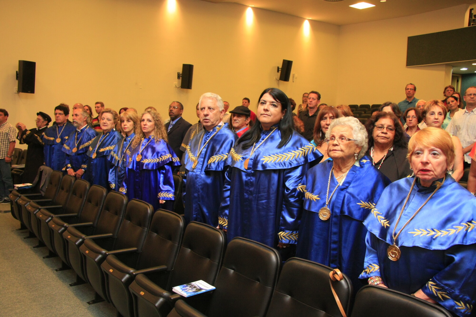 Empossados três novos acadêmicos na Academia Desterrense de Letras