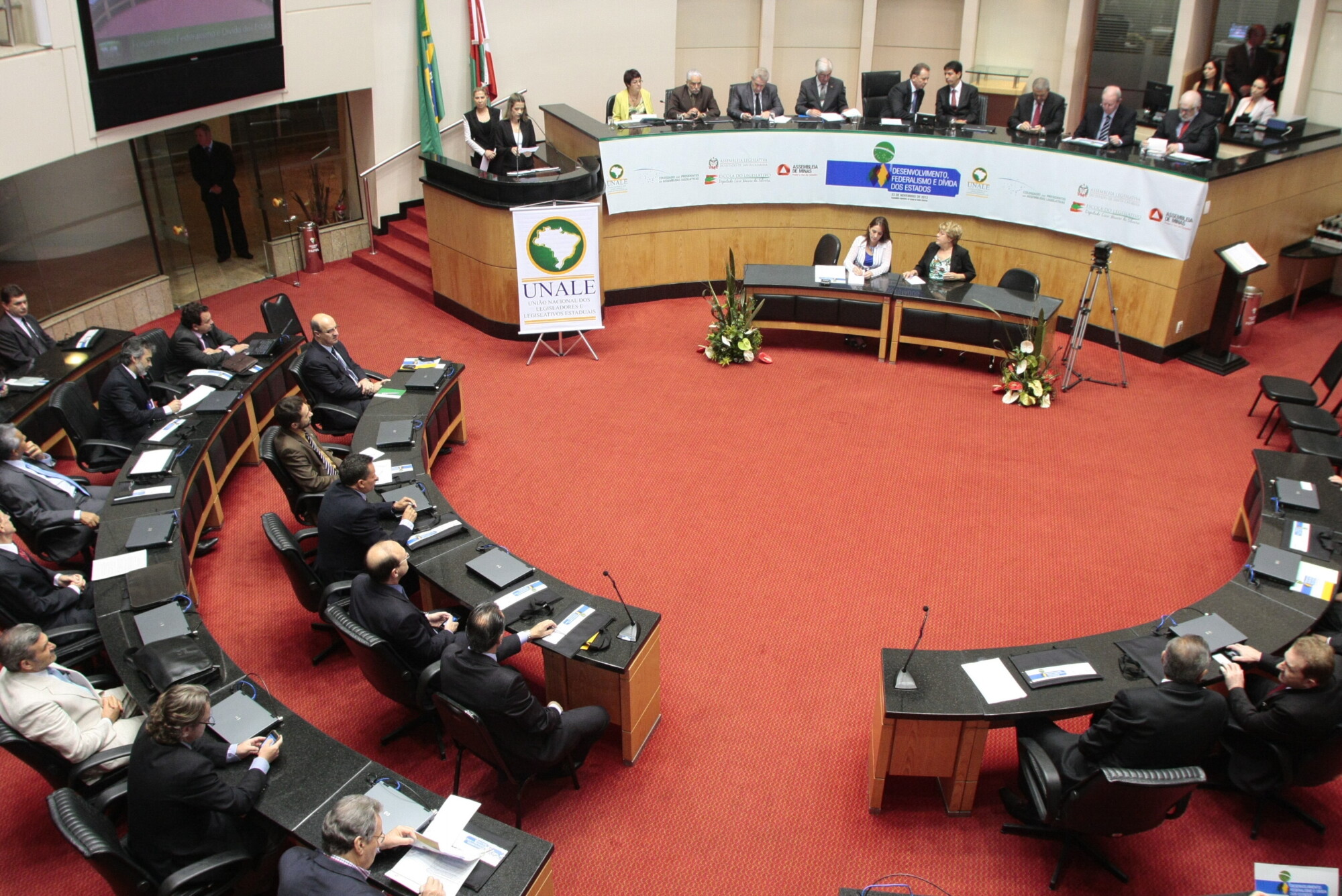 Autoridades apoiam projeto do senador Dornelles para minimizar problema da dívida