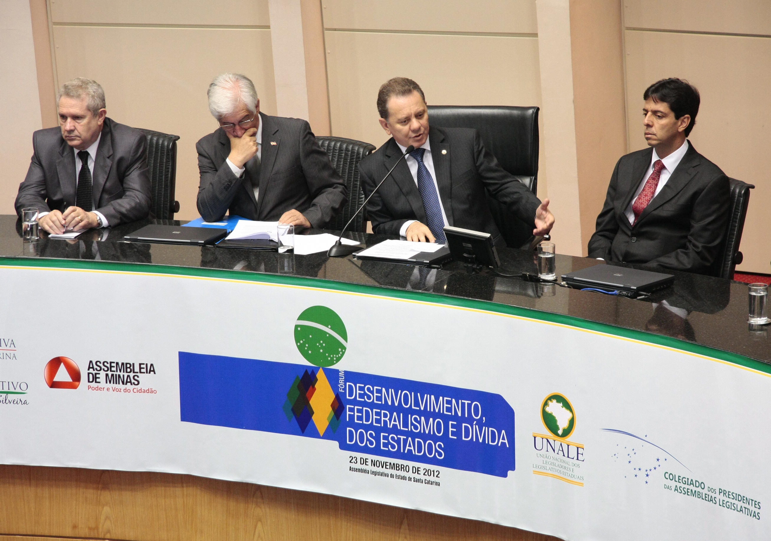 Fórum da UNALE - Desenvolvimento, Federalismo e Dívidas dos Estados: Centralização do Poder e Dívida dos Estados. FOTO: Miriam Zomer