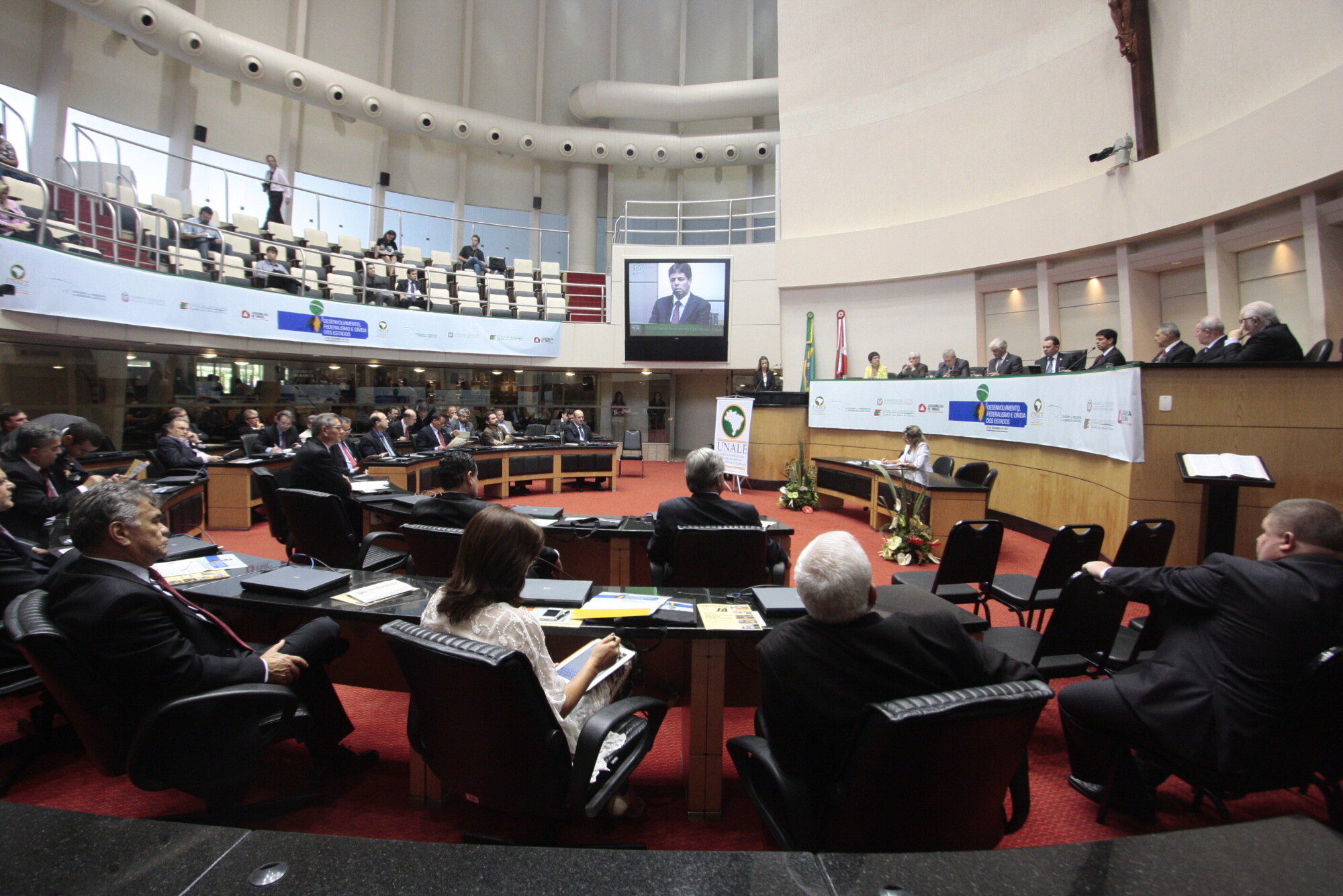Santa Catarina é palco de debate nacional sobre dívida dos estados e Pacto Federativo