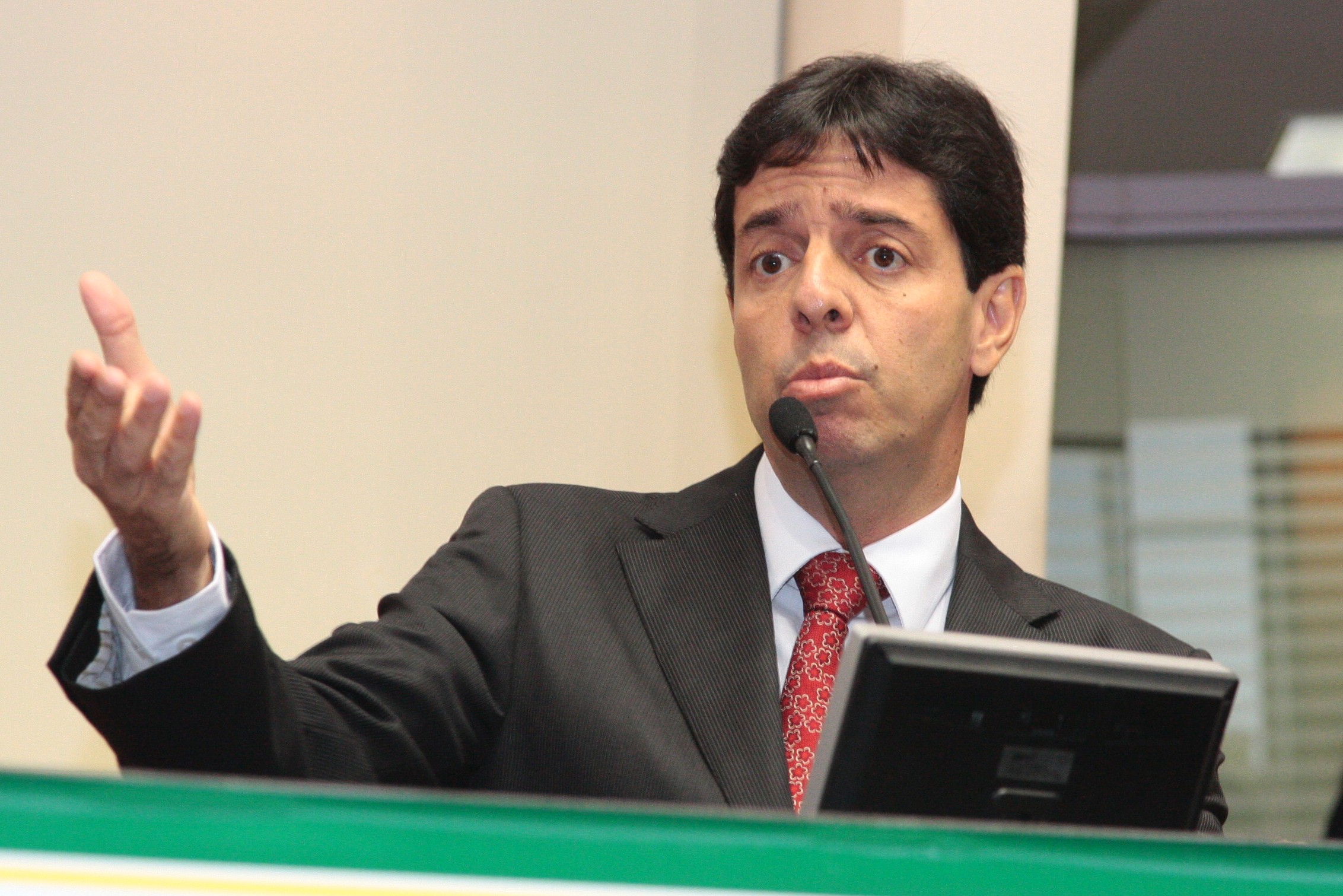 Fórum da UNALE - Desenvolvimento, Federalismo e Dívidas dos Estados: Centralização do Poder e Dívida dos Estados. Deputado Dinis Pinheiro - Presidente Assembleia Legislativa de Minas Gerais. FOTO: Solon Soares