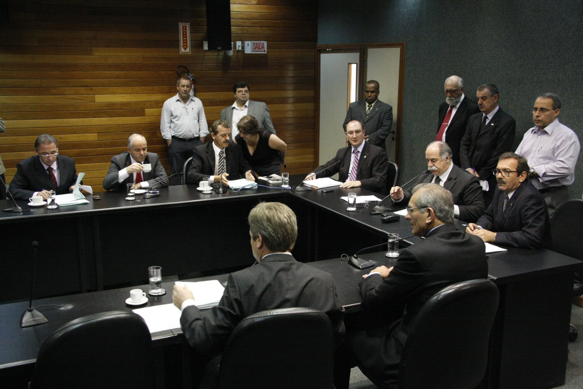 CCJ aprova política para autistas e programa de egressos das prisões
