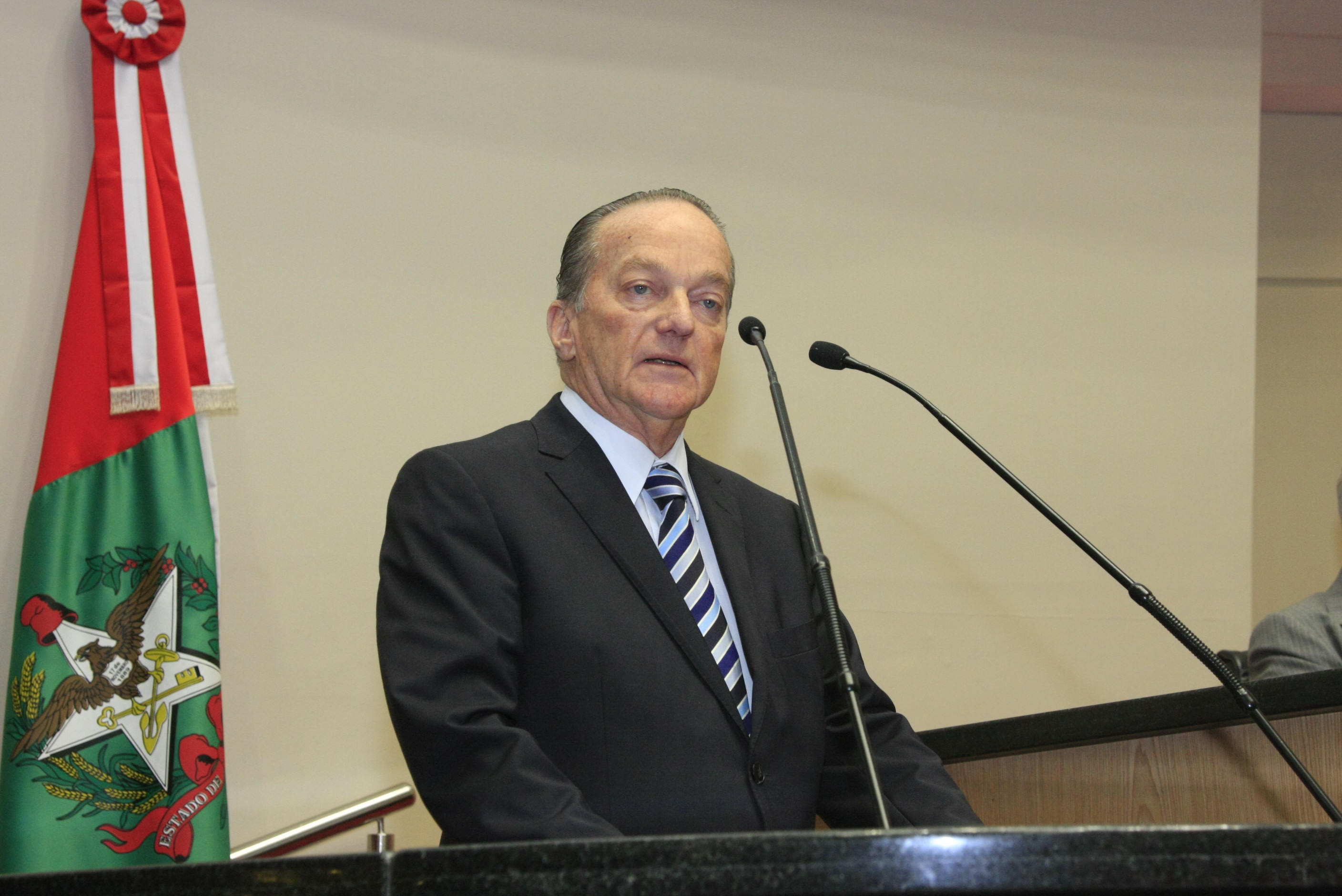 Sessão Solene de concessão de Título de Cidadão Catarinense ao Senhor Jorge Konder Borhausen - Jorge Konder Bornhausen
