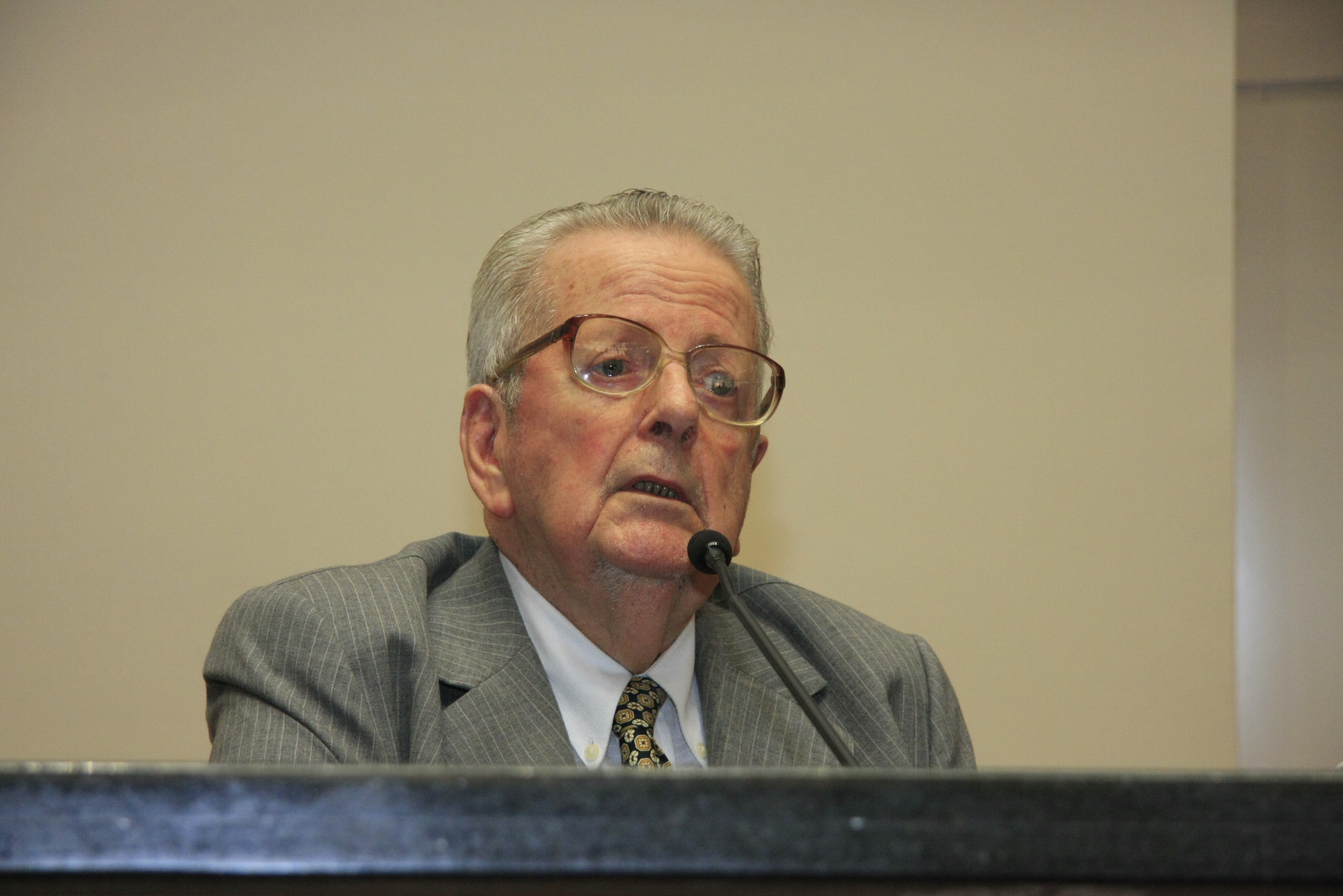 Escritor Mário Cesar Flores