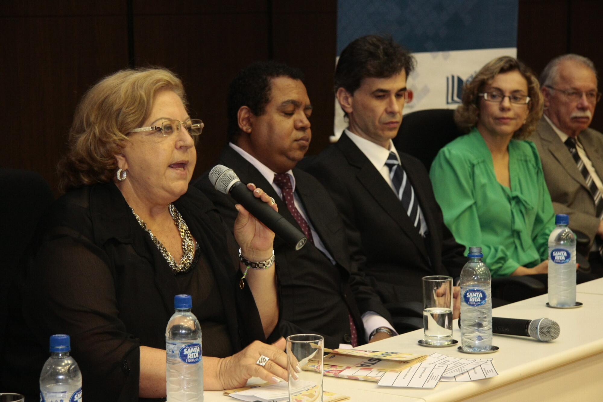 Bancada feminina participa de evento estadual sobre violência contra a mulher