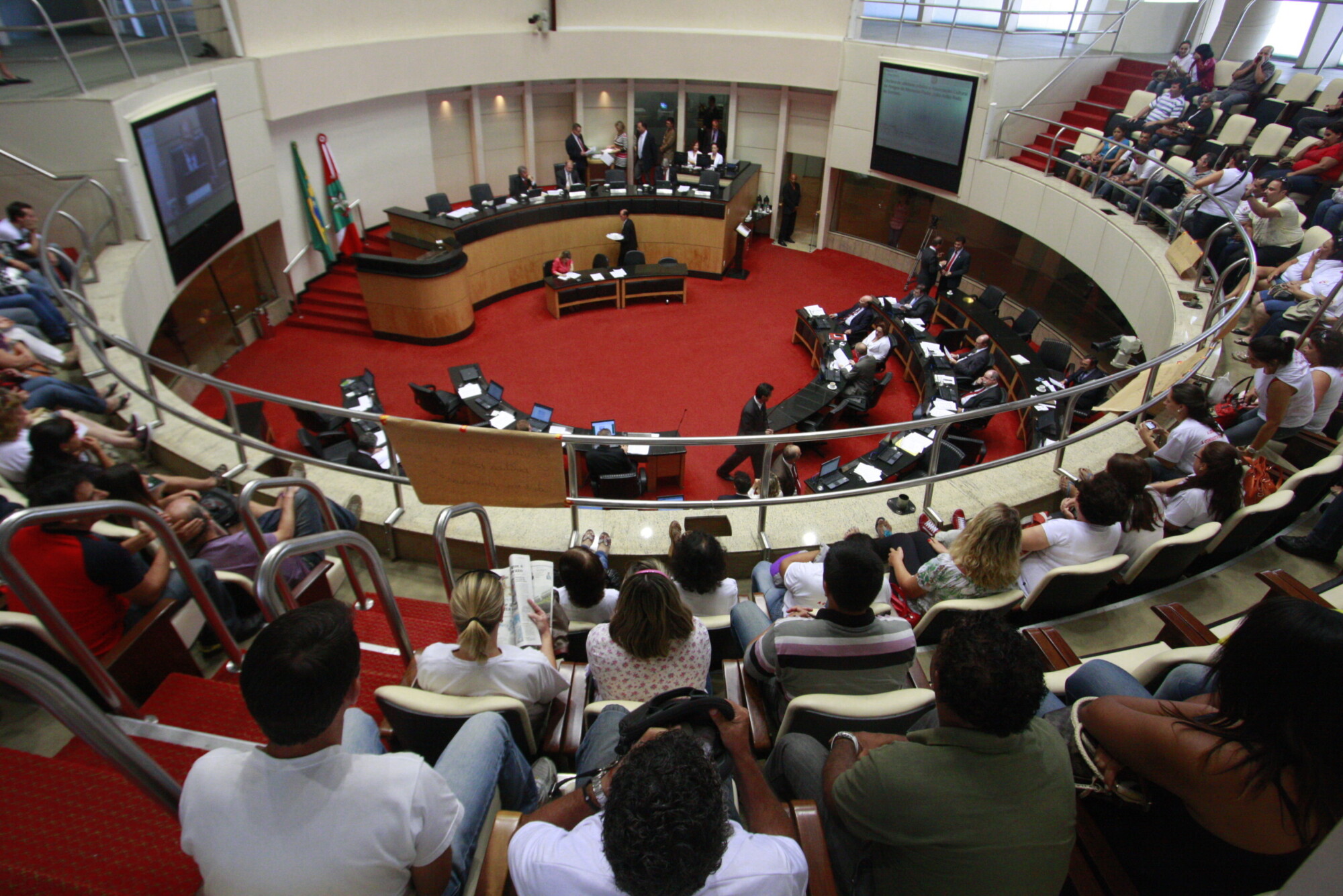 Deputados aprovam projeto que beneficia ensino profissionalizante no Estado