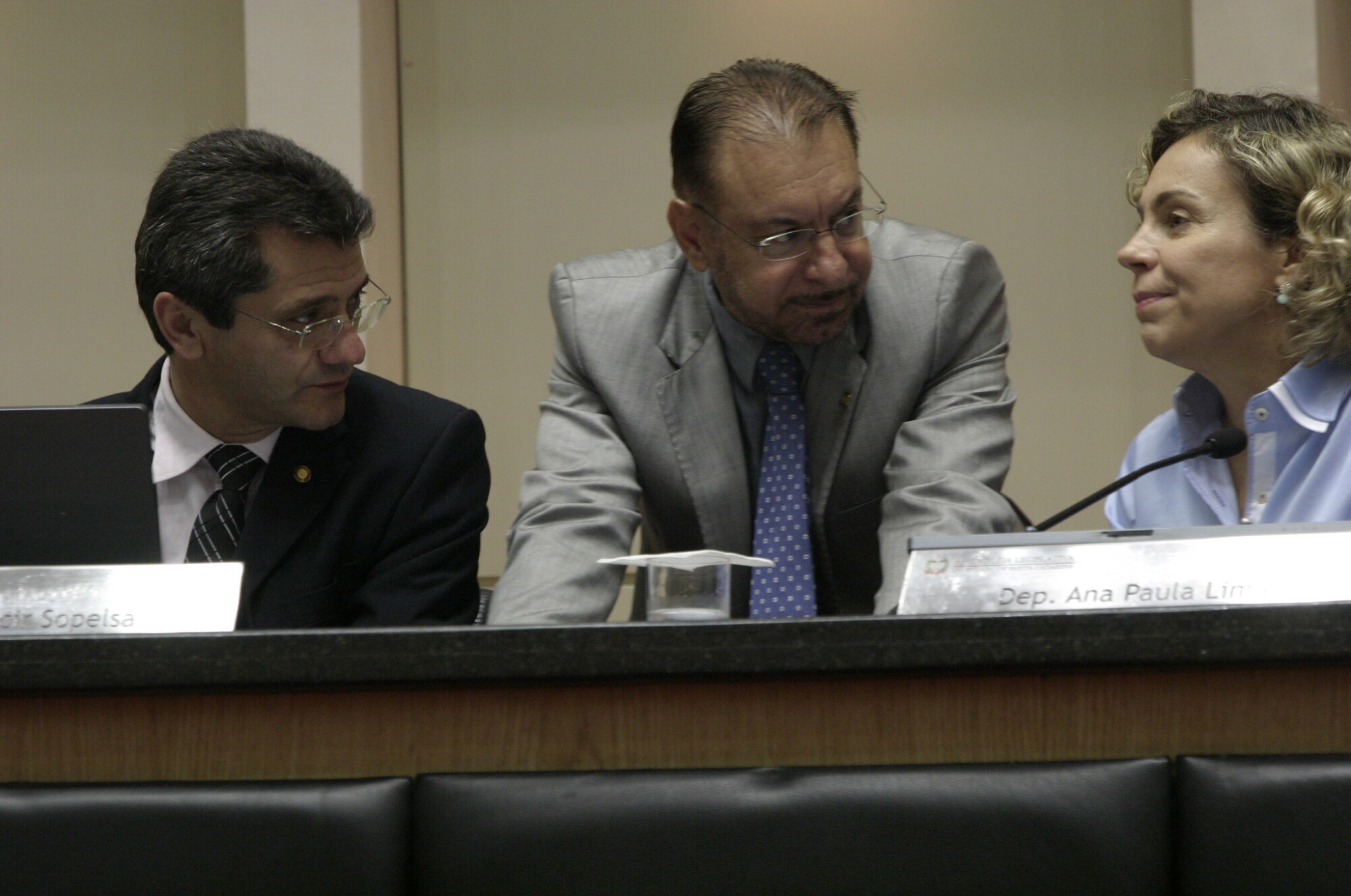 Greve na saúde: parlamentares sobem o tom das críticas ao governo