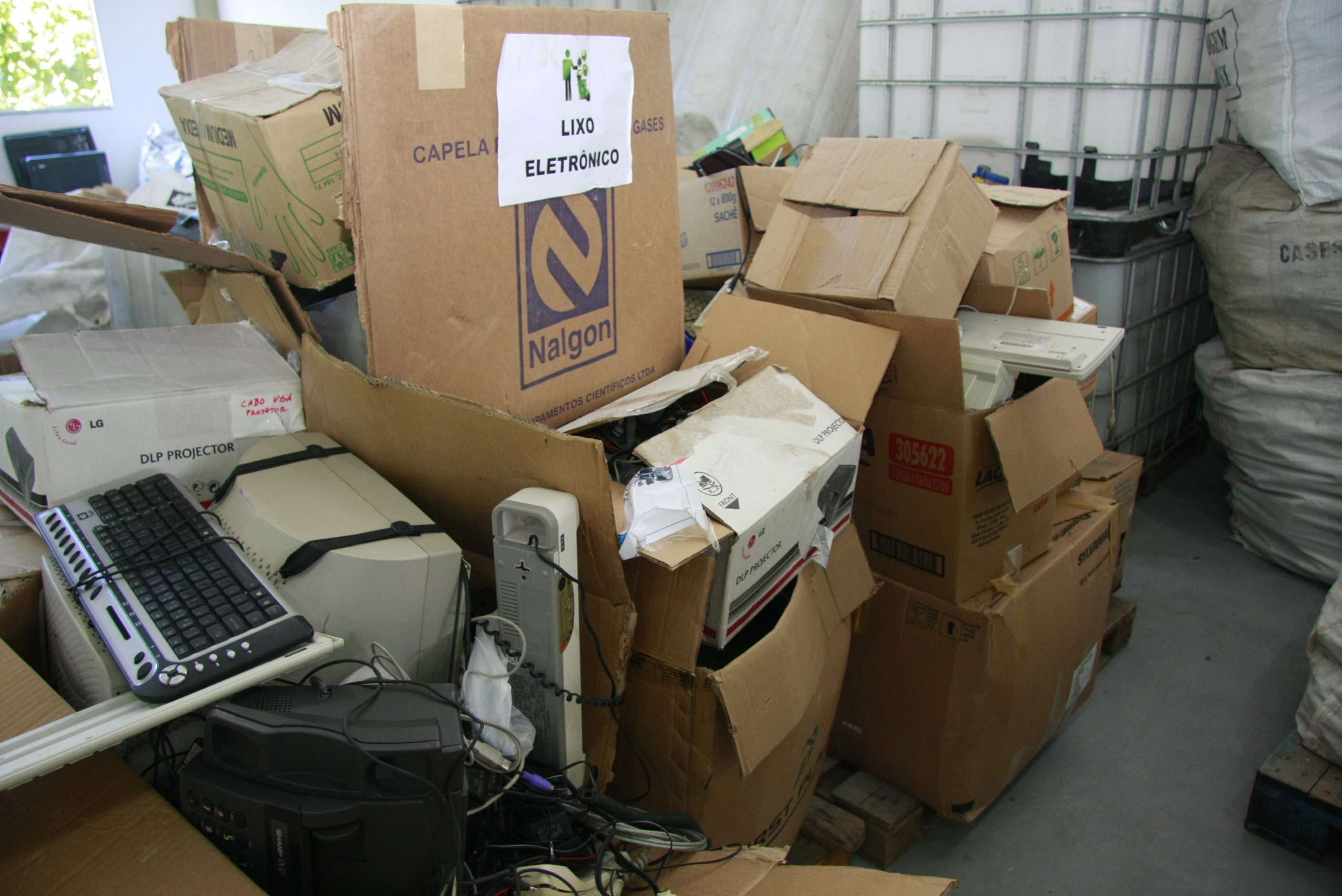 Reciclagem de lixo eletrônico - CDI. Foto: Miriam Zomer