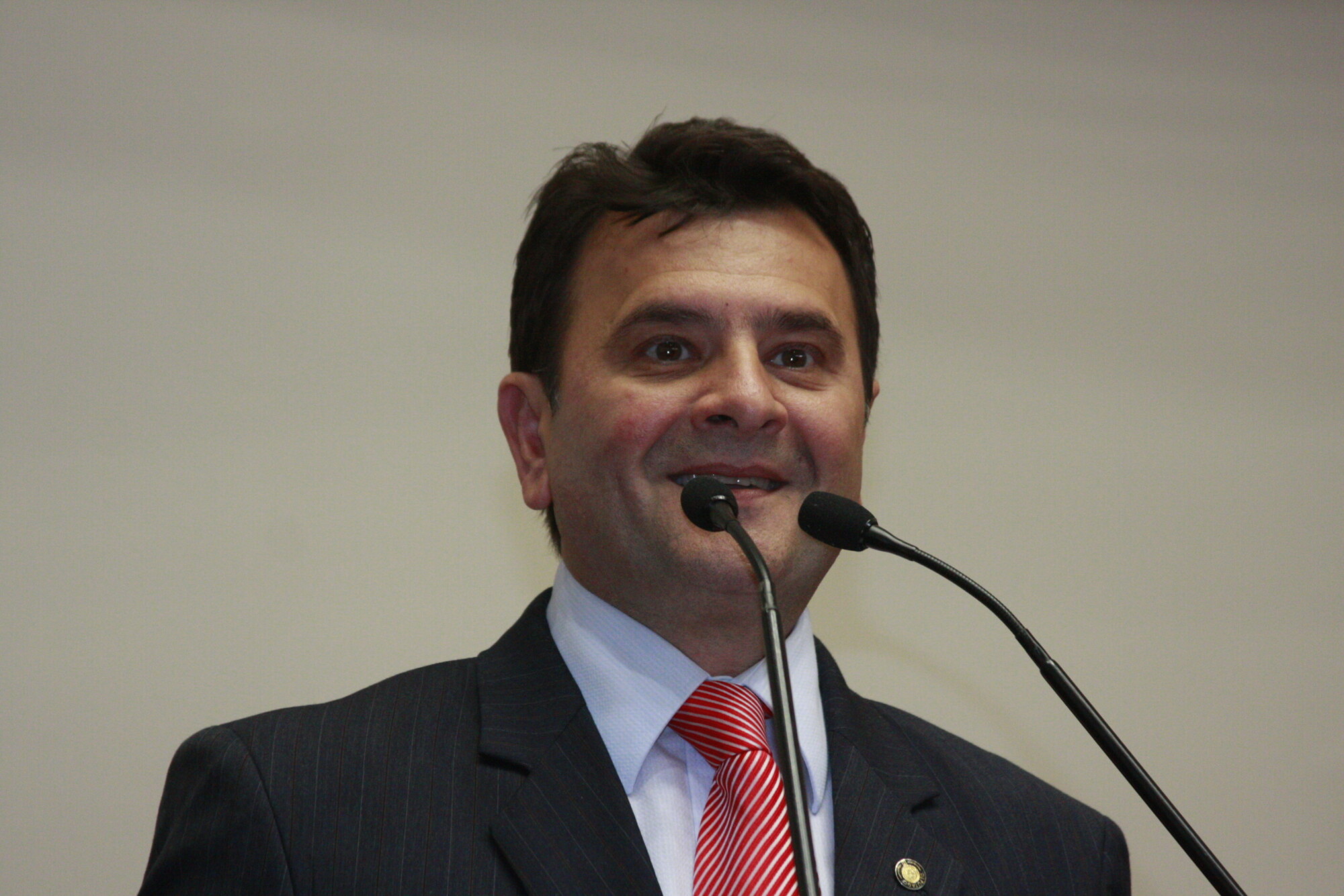 Elizeu Mattos ocupa a tribuna para se despedir do Parlamento catarinense
