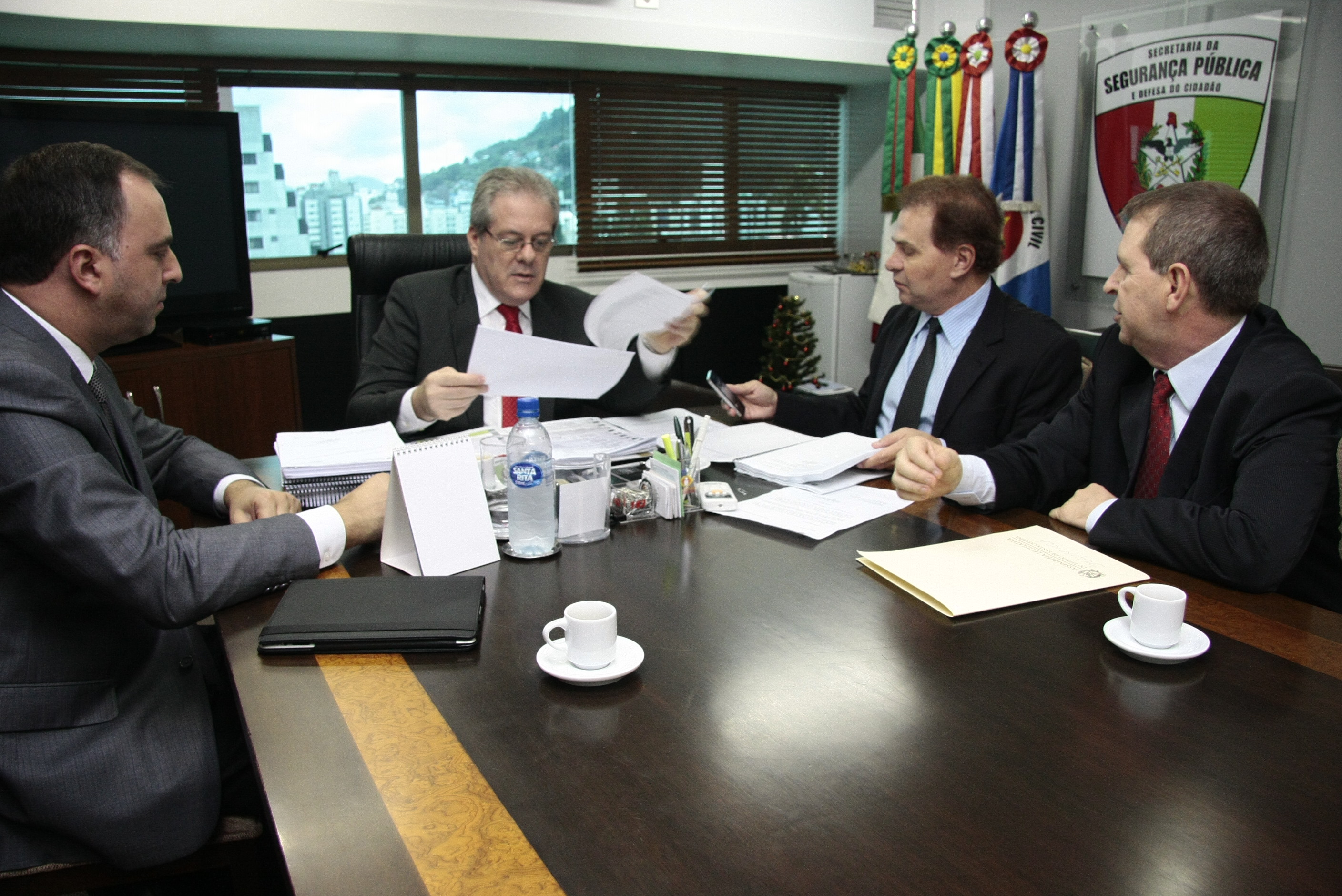 Entrega de Relatório da Comissão de Segurança Pública. Foto: Miriam Zomer