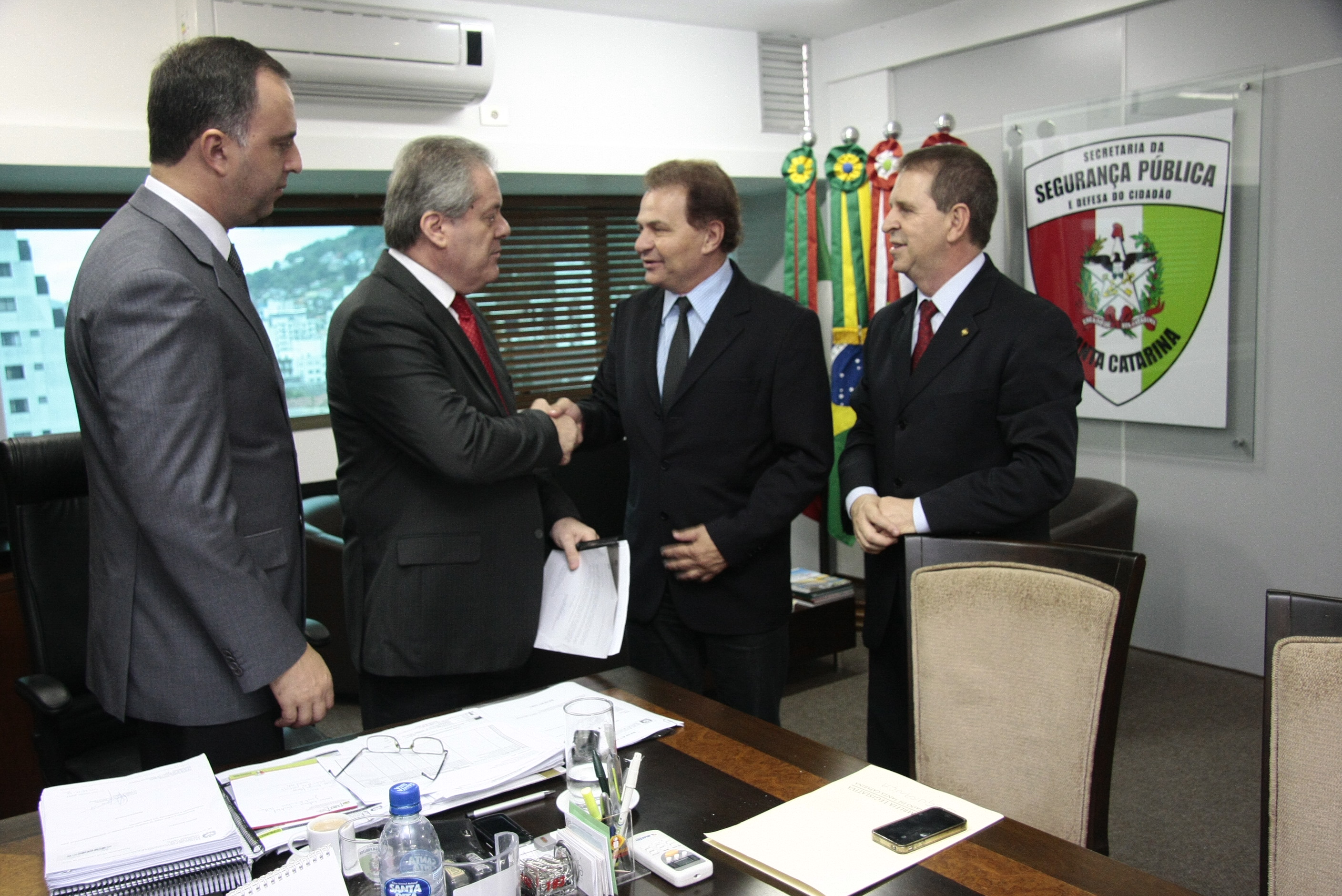 Entrega de Relatório da Comissão de Segurança Pública. Foto: Miriam Zomer