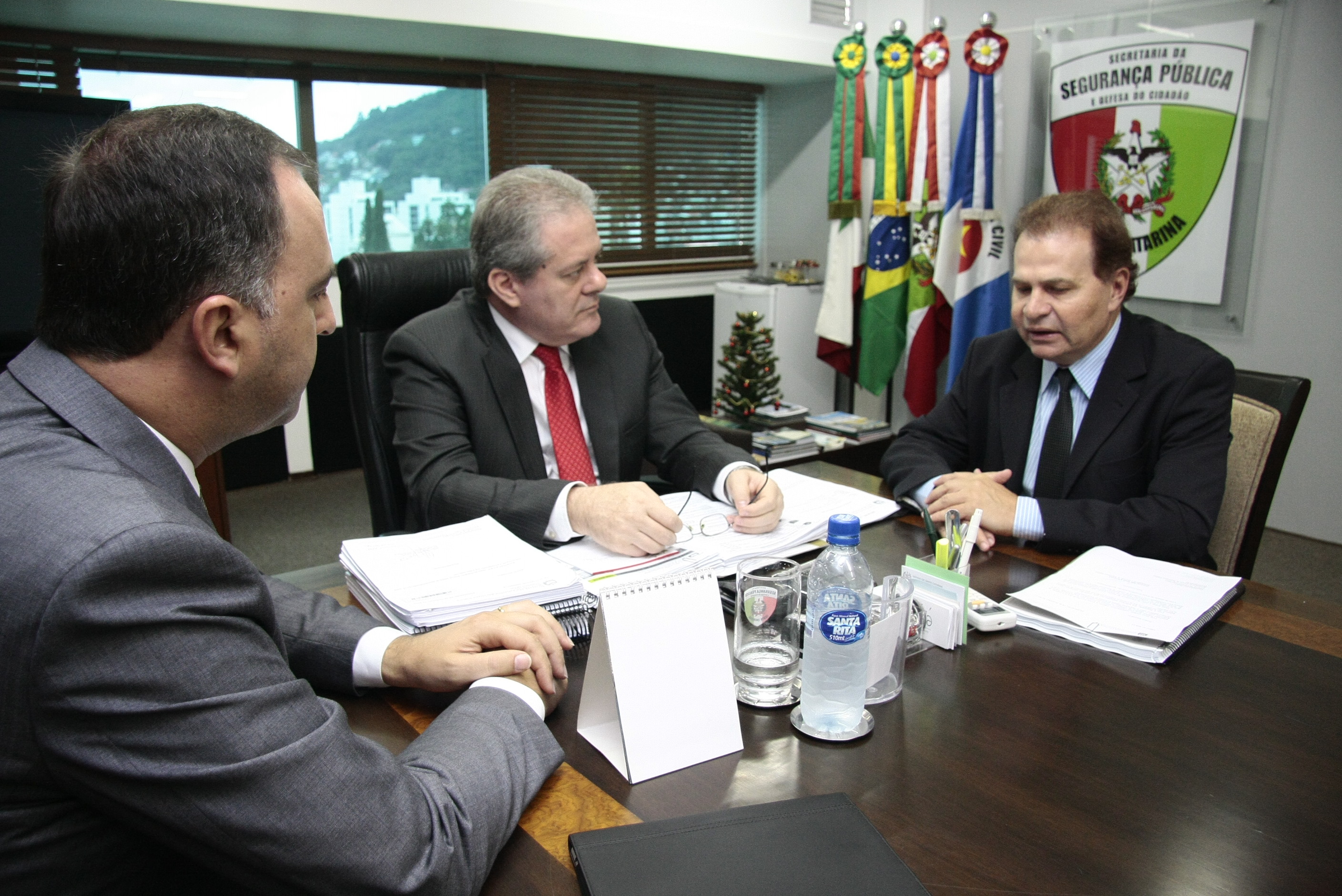 Entrega de Relatório da Comissão de Segurança Pública. Foto: Miriam Zomer