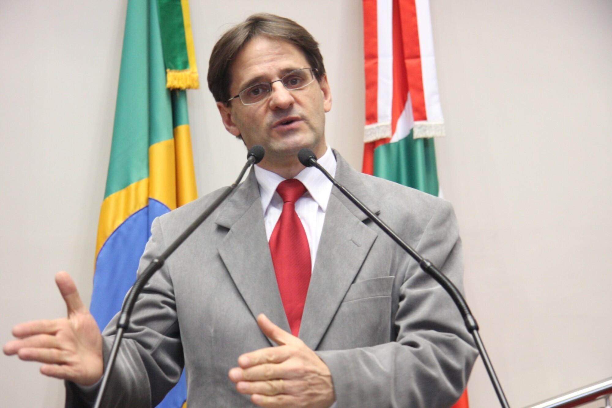 Aprovado PL de Saretta que assegura direitos de consumidores de energia elétrica