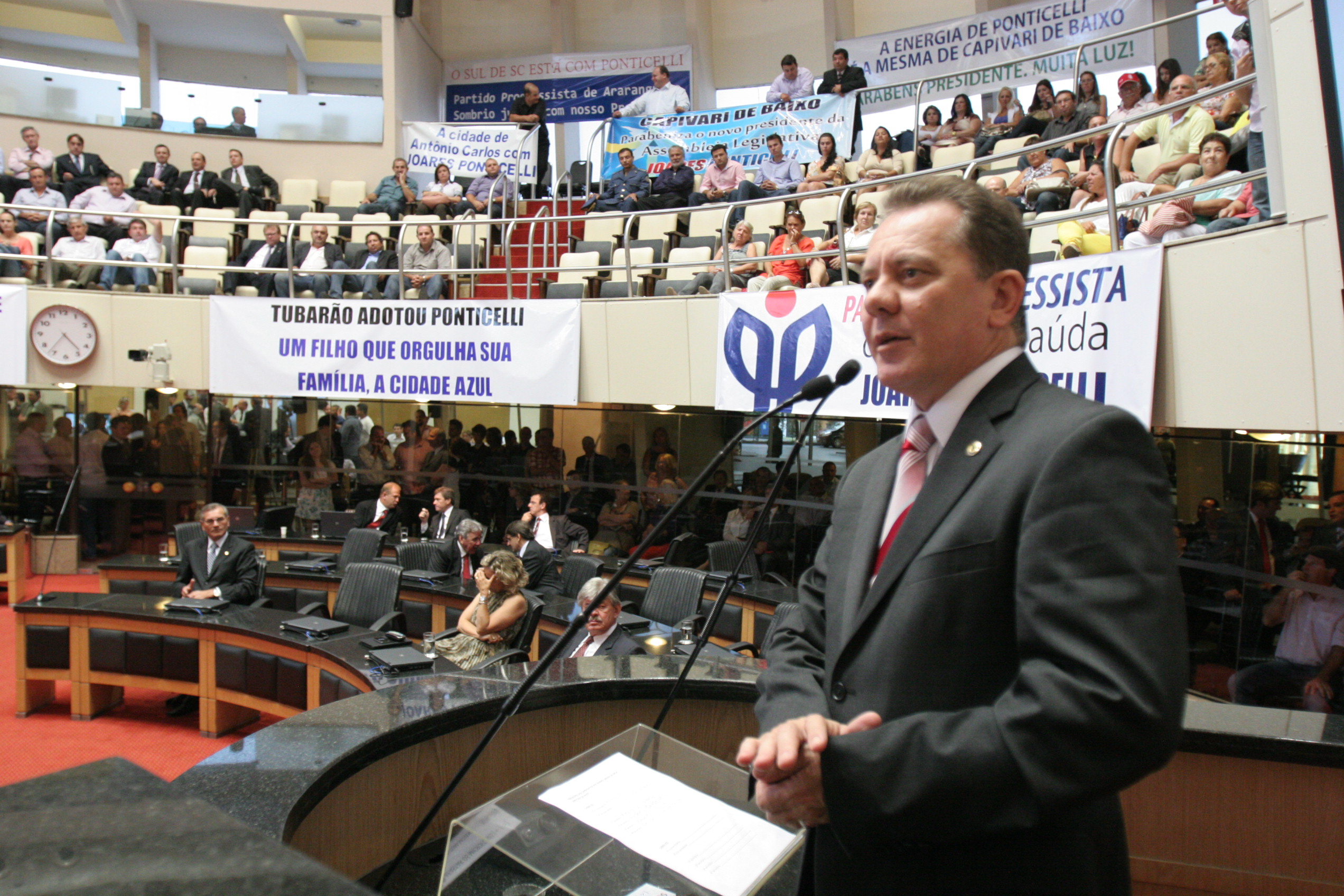 Deputado Joares Ponticelli fala como Presidente da Assembleia. Foto: Carlos Kilian