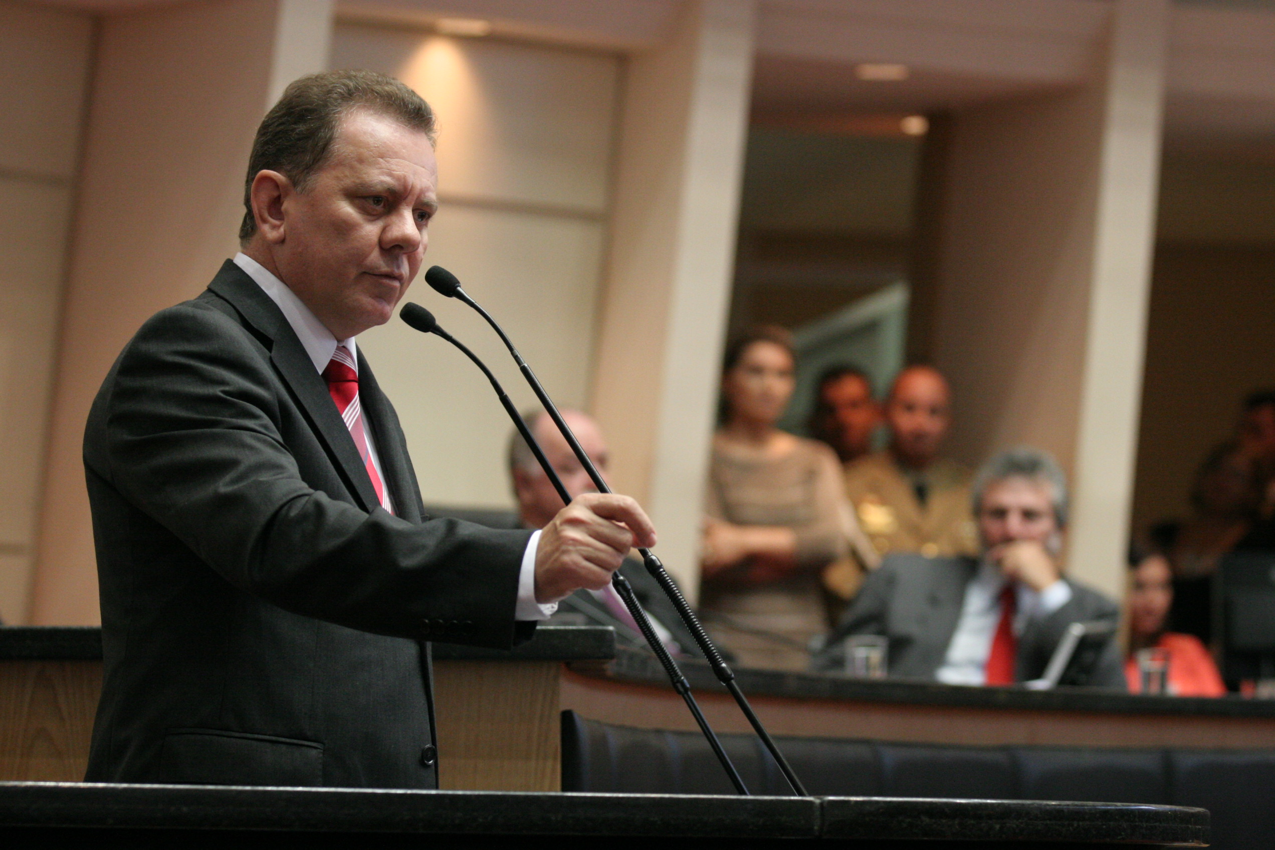Deputado Joares Ponticelli fala como Presidente da Assembleia. Foto: Carlos Kilian