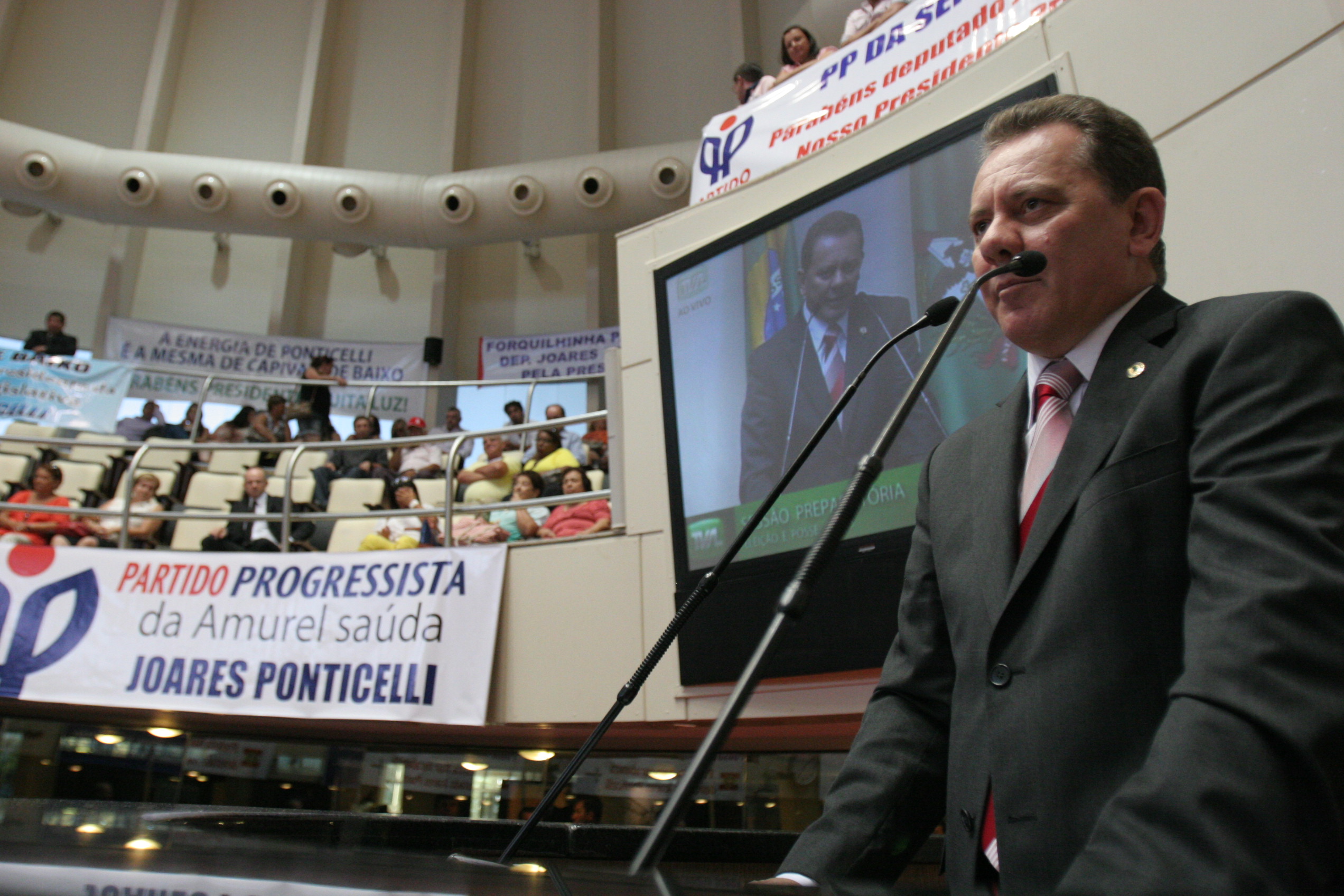 Deputado Joares Ponticelli fala como Presidente da Assembleia. Foto: Carlos Kilian