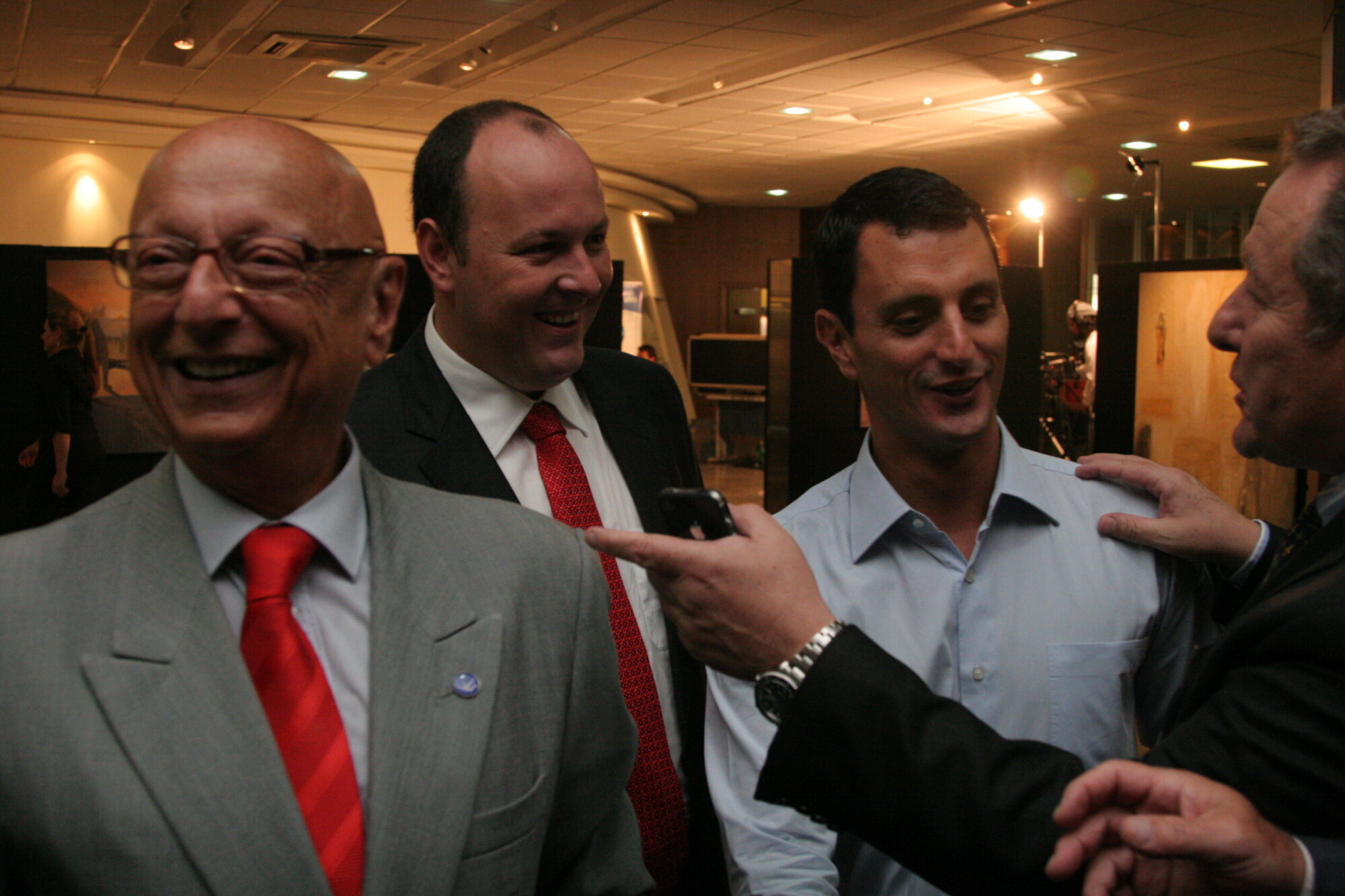 Autoridades prestigiam eleição e posse de Joares Ponticelli