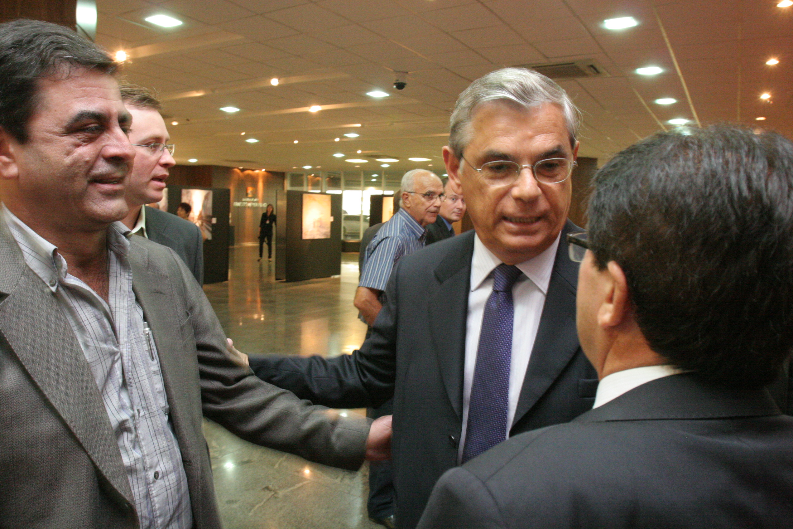 Movimentação no Hall da Assembleia. Foto: Carlos Kilian
