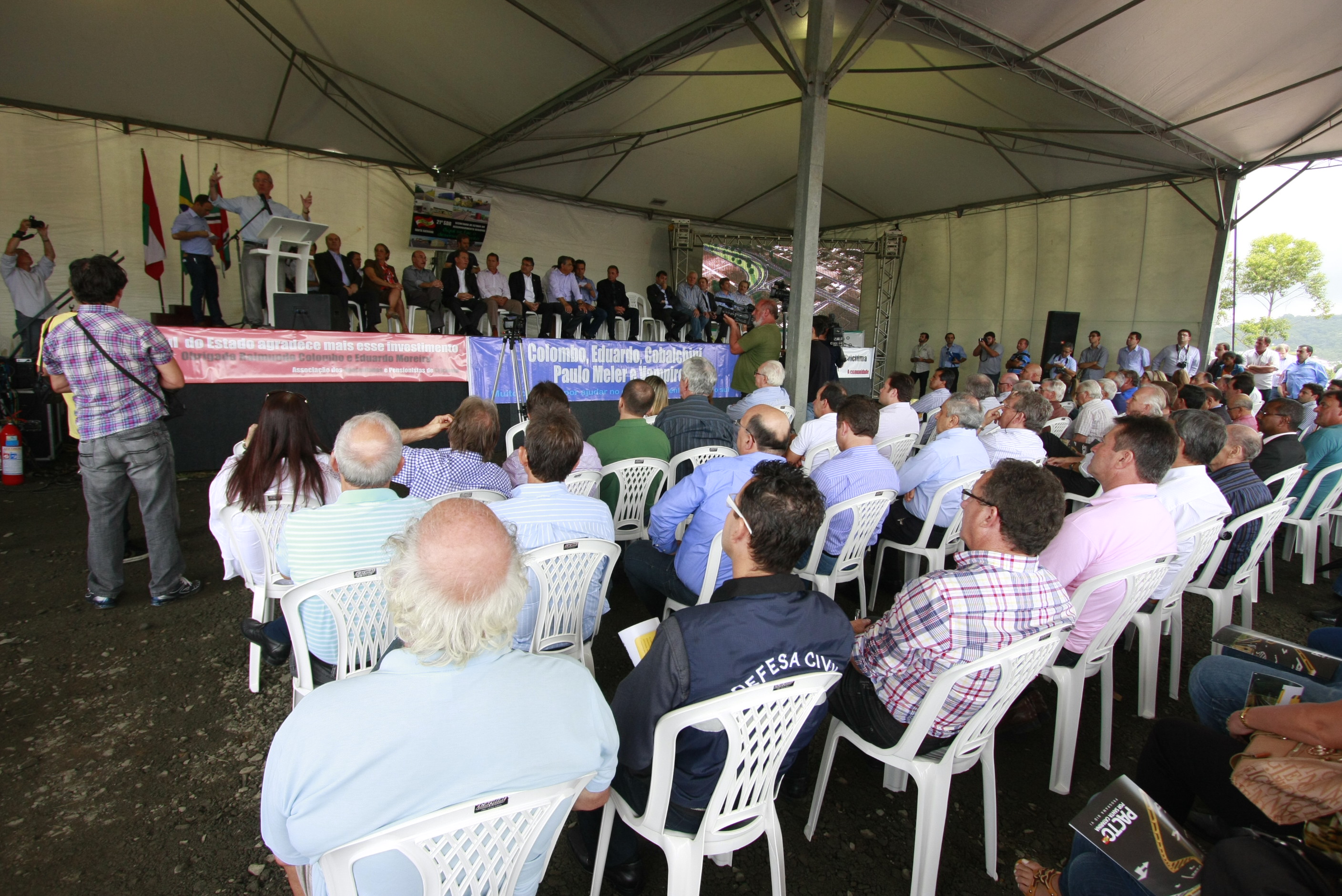 Público prestigia cerimônia de lançamento das obras da SC-446