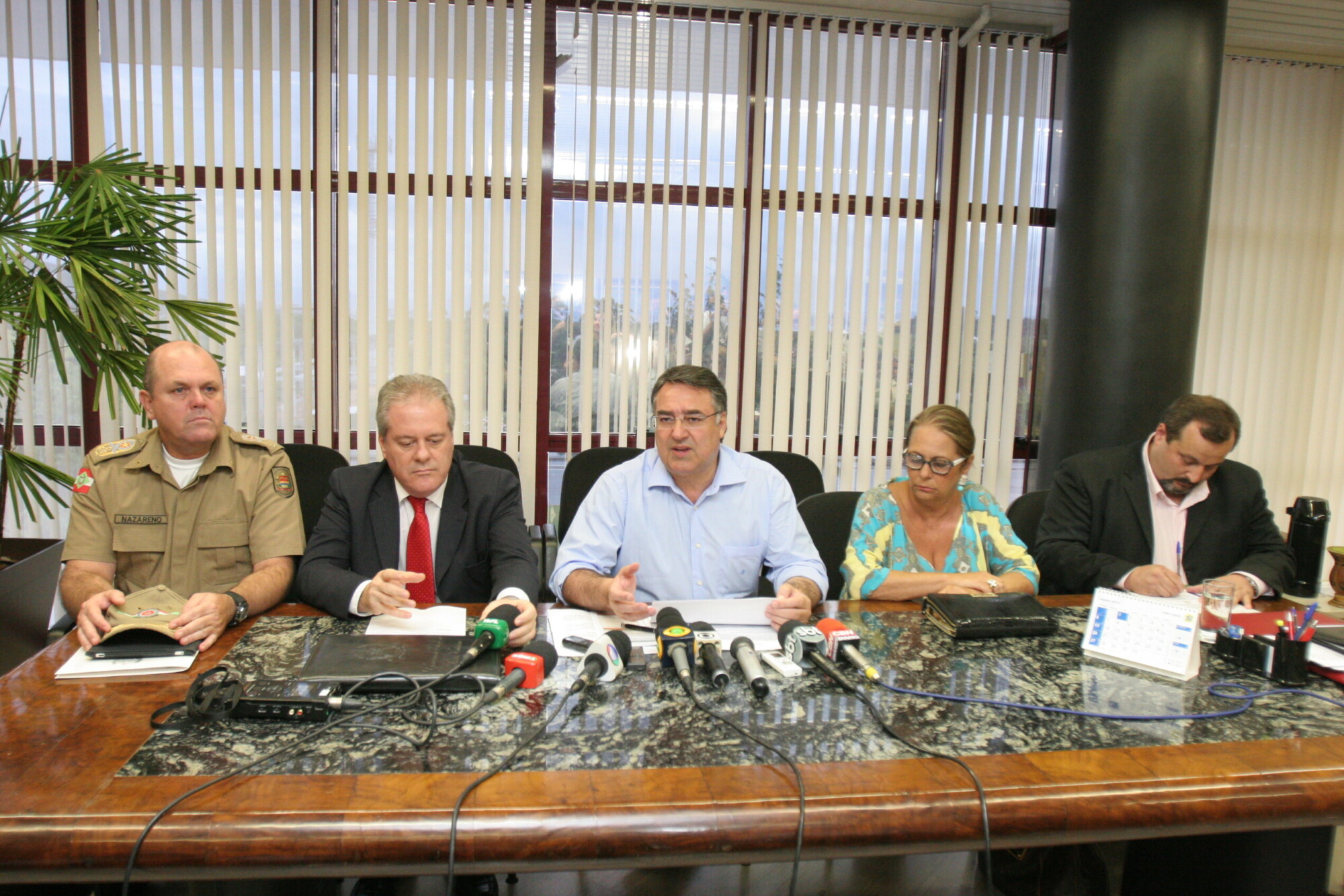 Parlamentares e secretários estaduais manifestam-se sobre onda de ataques