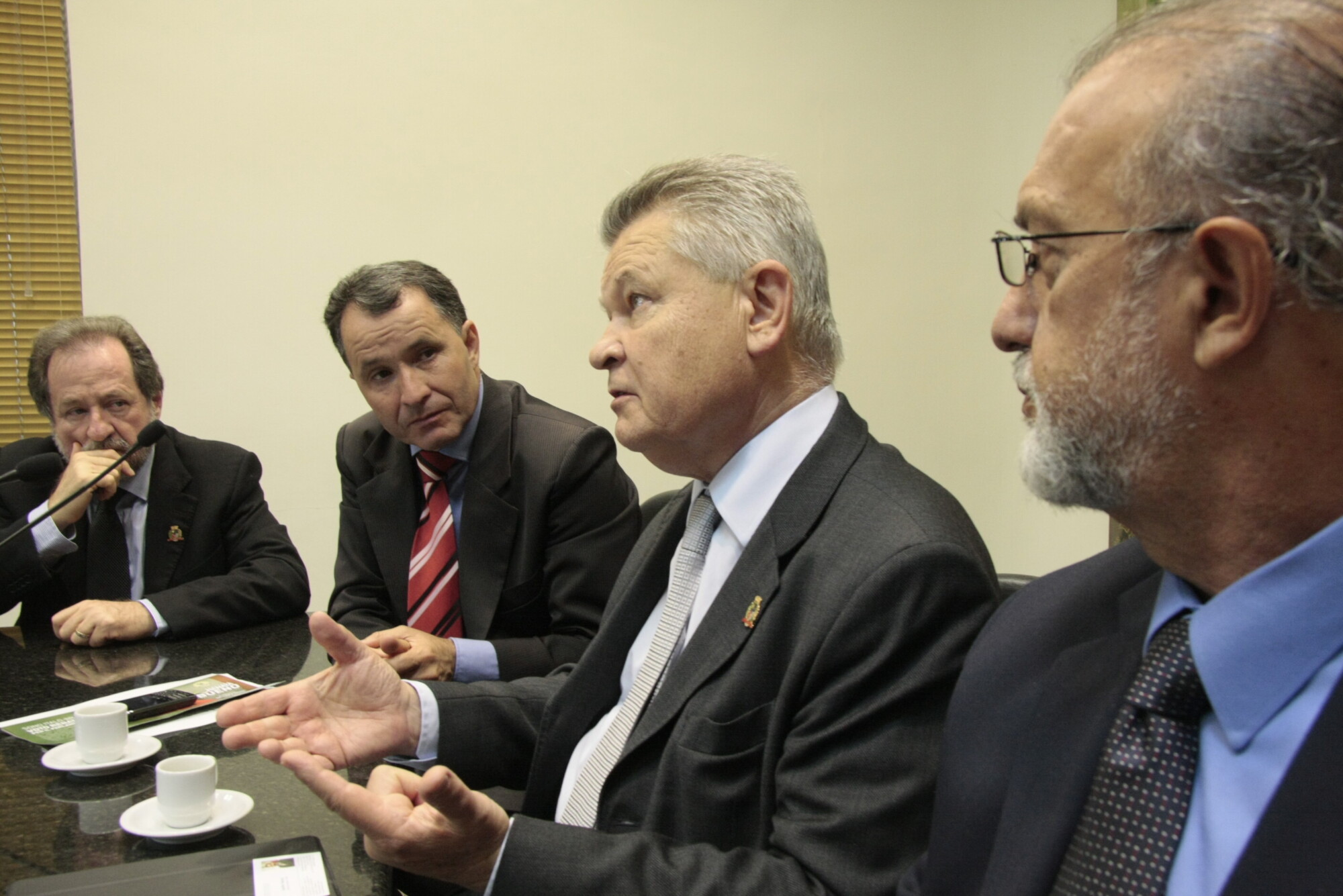 Reunião entre prefeito e deputados de Joinville
