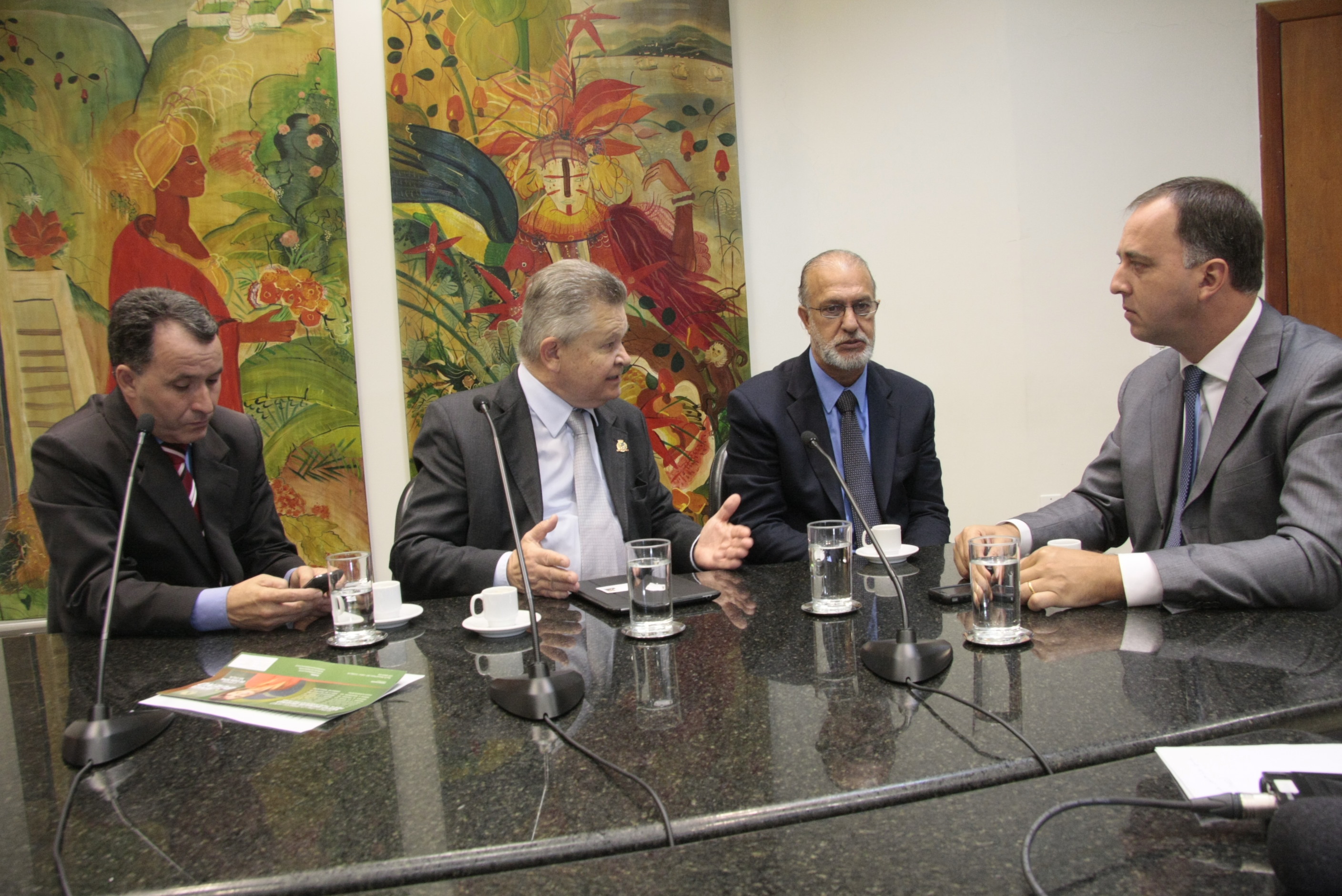 Deputados da região, recebem o Prefeito de Joinville, Udo Döhler.