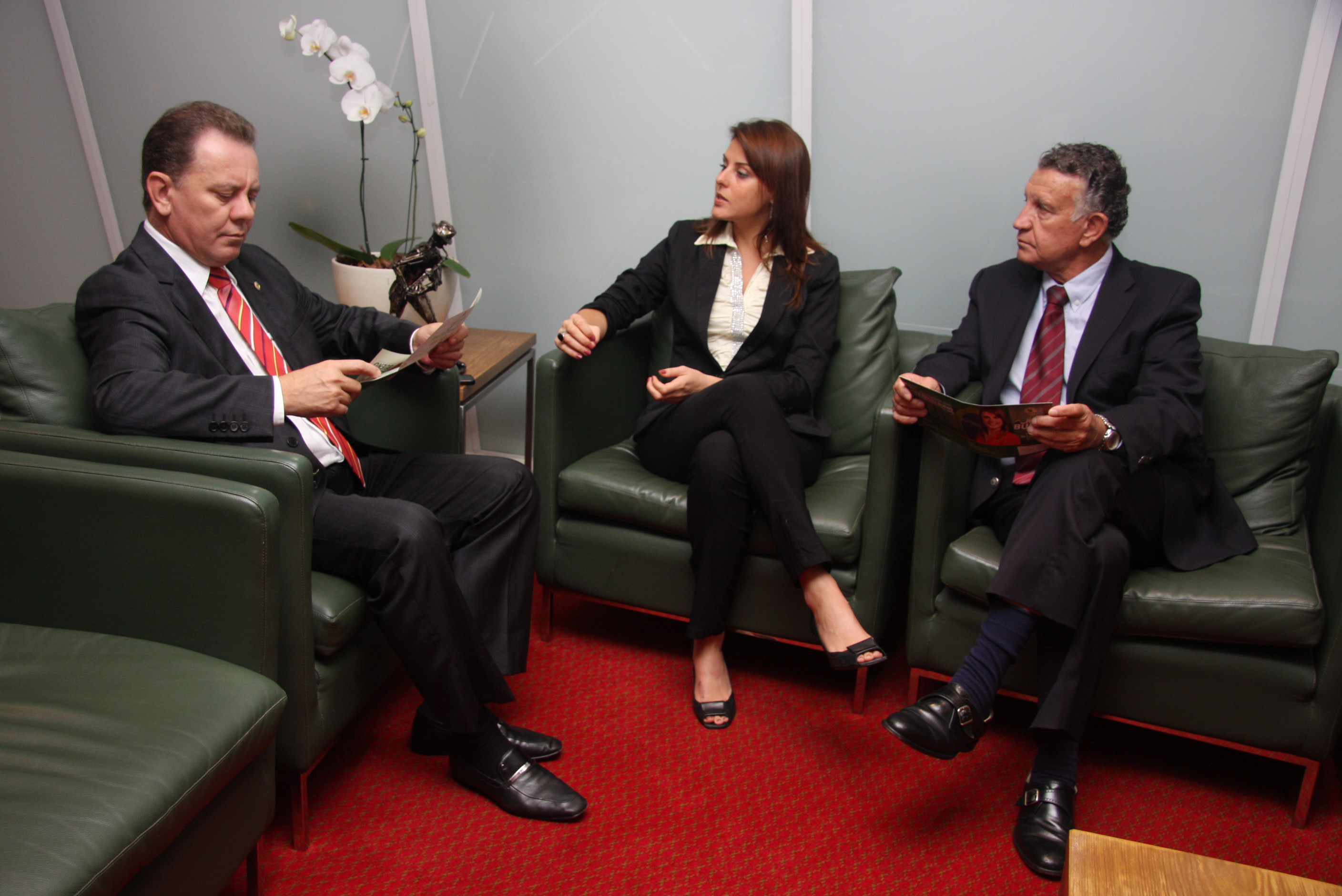 Presidente Joares Ponticeli, Renata Bueno, candidata ao Parlamento Italiano e Deputado Edson Andrino. Foto: Miriam Zomer